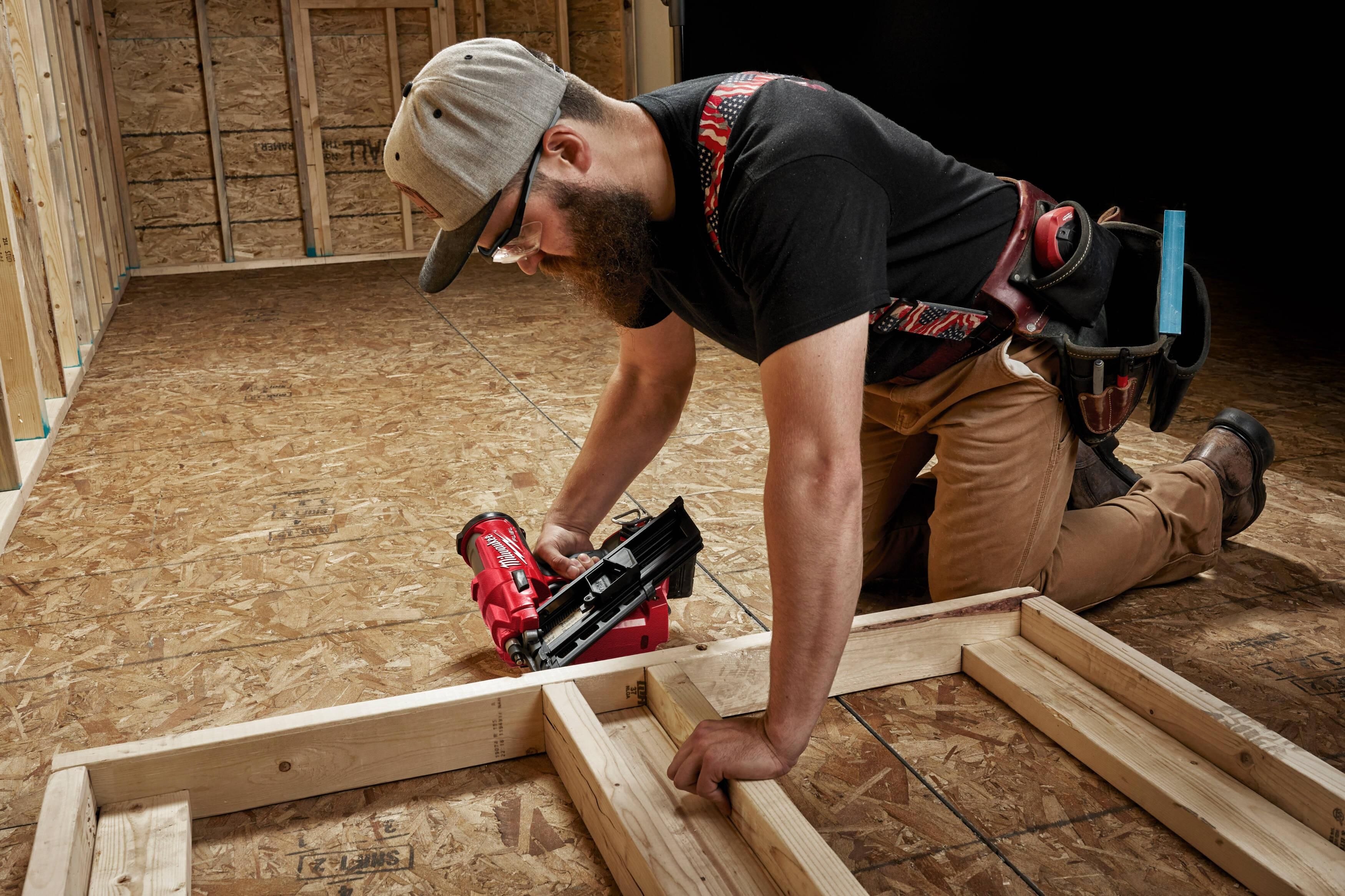 Milwaukee M18 FUEL™ FFNS-502C Accu Constructie Tacker enkelschot 18V 5.0Ah in koffer - 4933478302