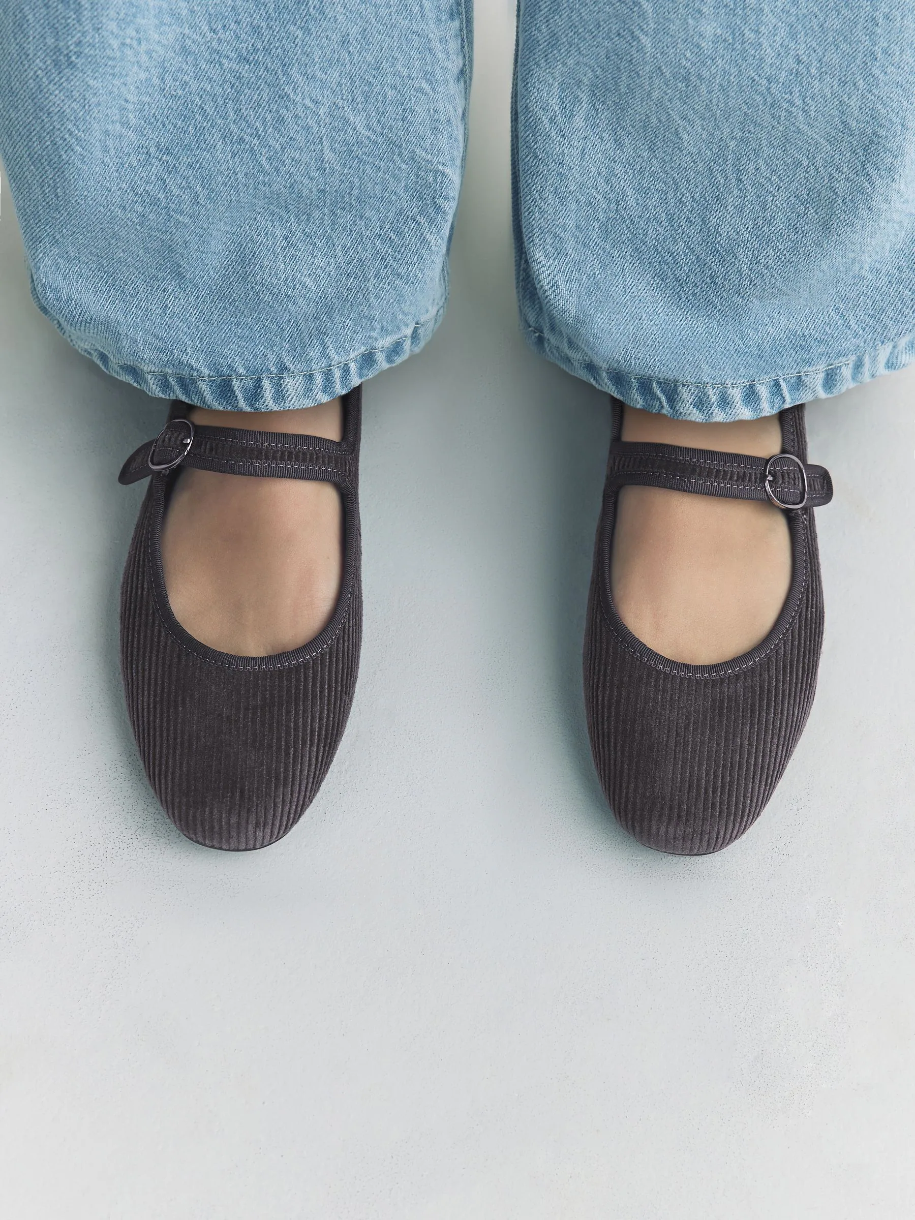 Grijze corduroy - Forever Comfort Round Toe Buckle Detail Mary Jane Shoes