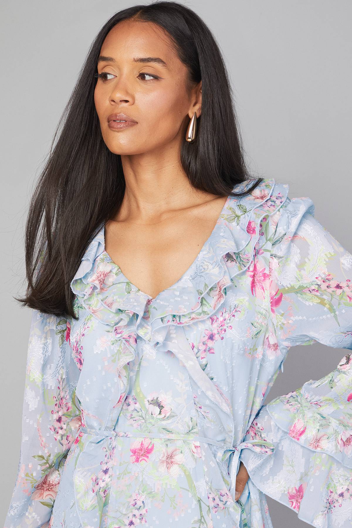 Wallis Robe Midaxi Fleurie à Volants avec Ceinture