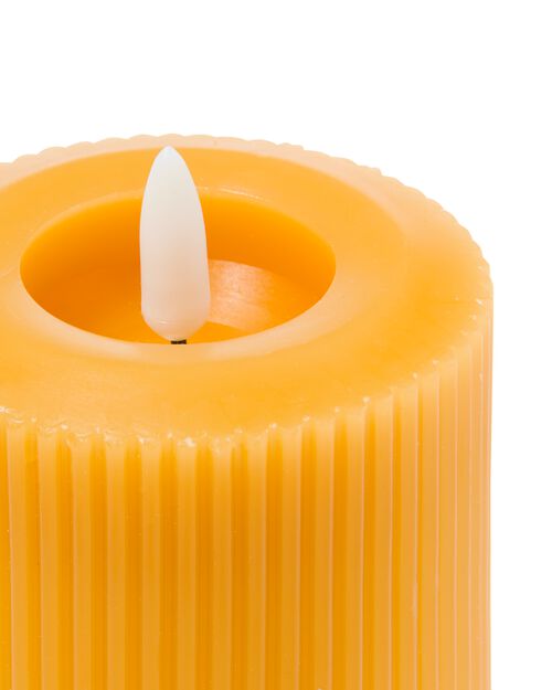 bougie nervurée LED avec cire Ø7.5x15 jaune ocre