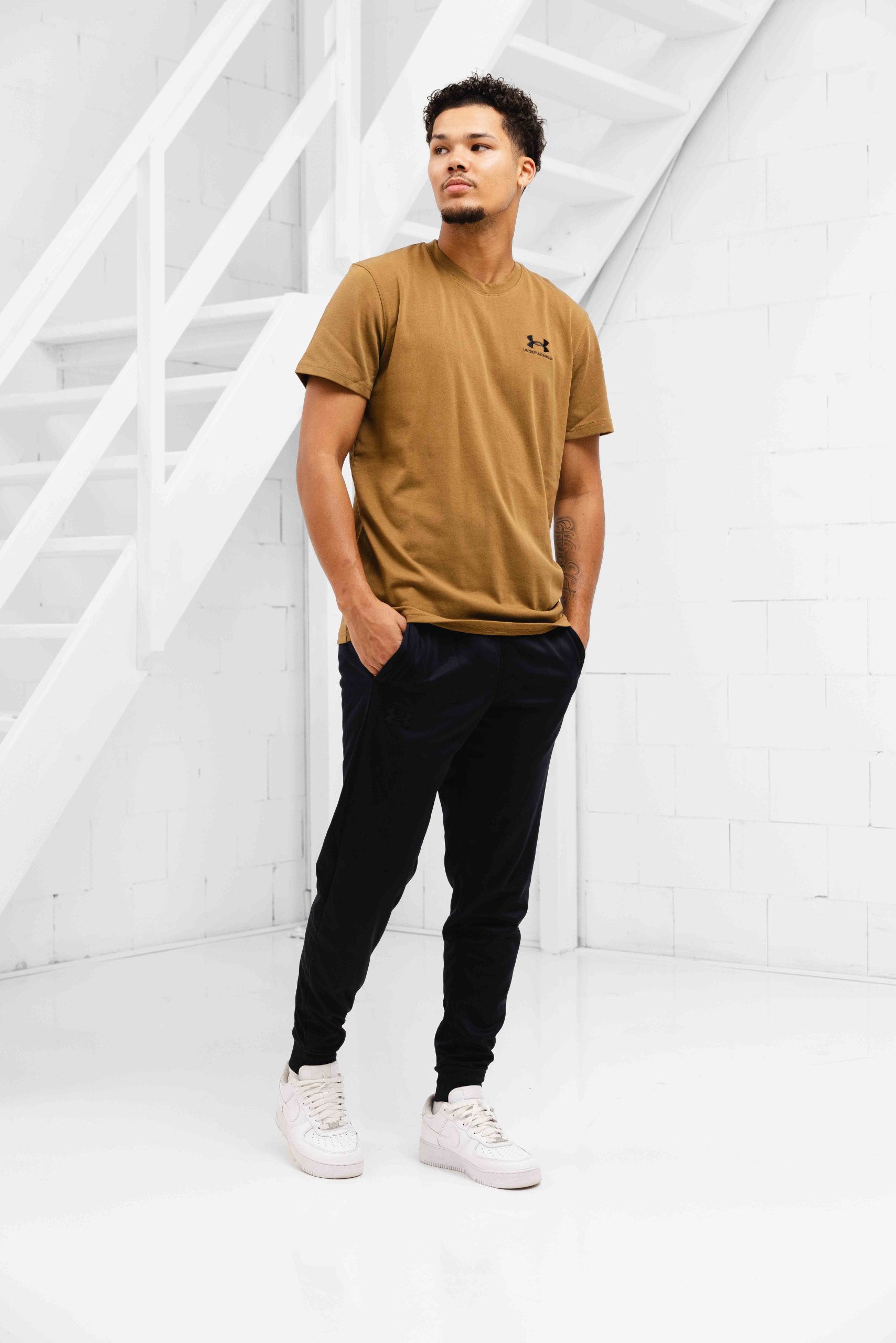 Under Armour Embroidered Heavyweight T-Shirt Heren Bruin