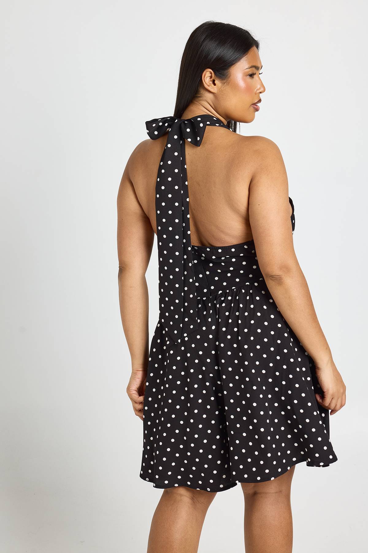 boohoo Robe Patineuse Grande Taille À Pois Avec Col Bénitier