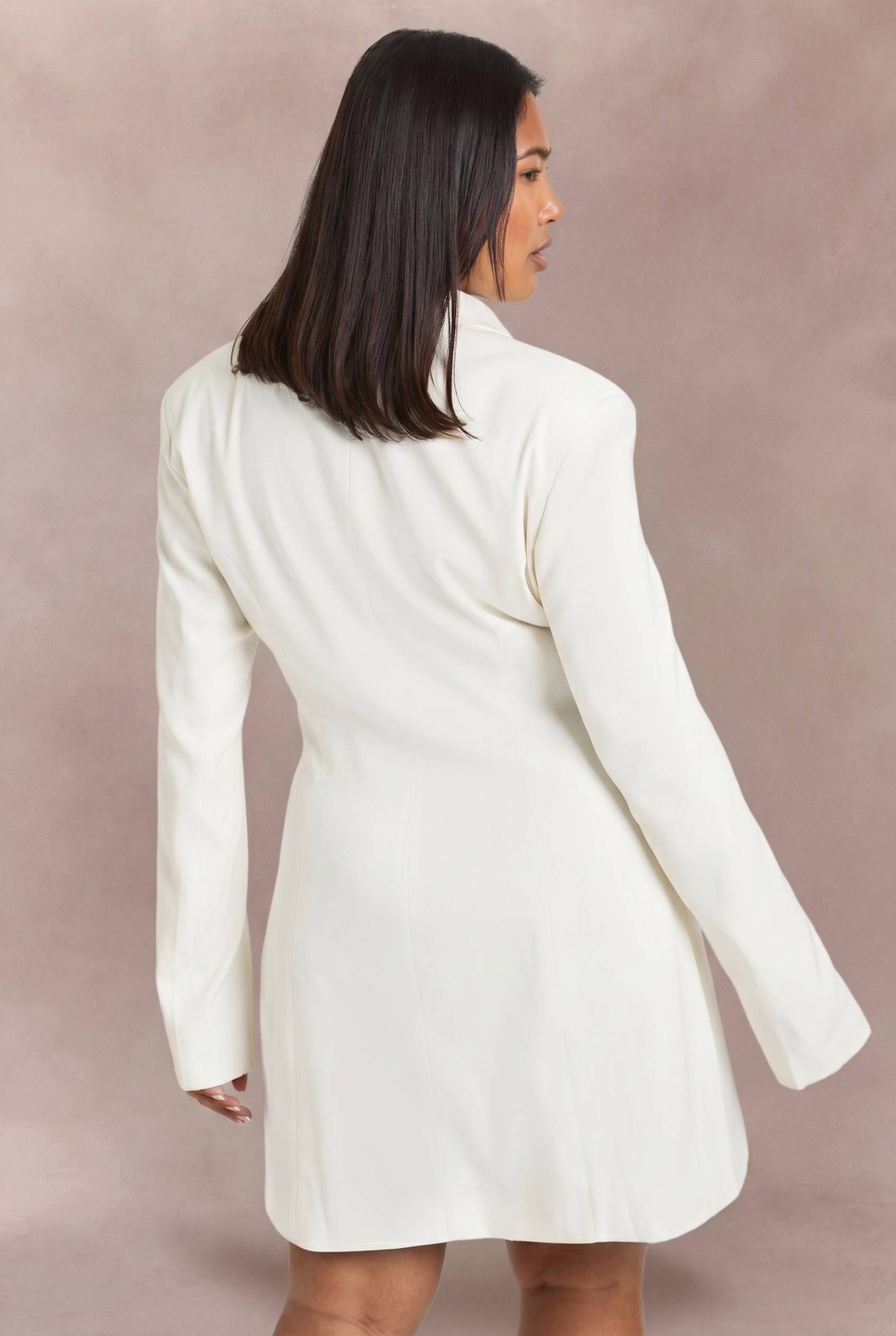 boohoo Robe Blazer Grande Taille Avec Détails De Finitions Dorées