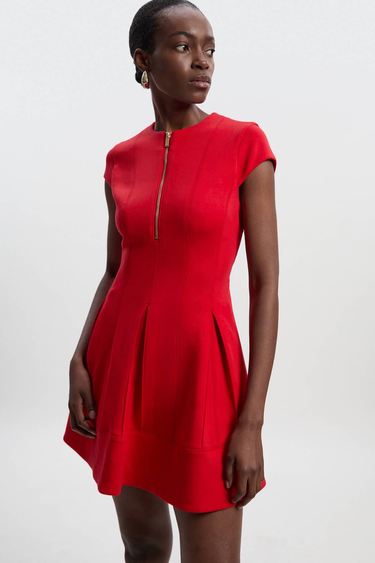 KarenMillen Robe Mini à Manches Courtes Plissée avec Détail Zip en Néoprène