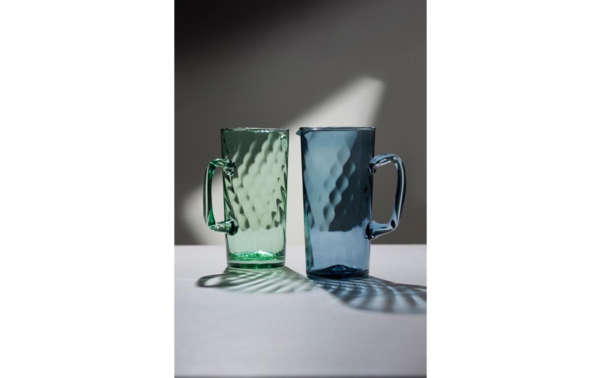 Krug Vienna Blau, 1.9 LiterMundgeblasener Krug mit optischem Spiralmuster