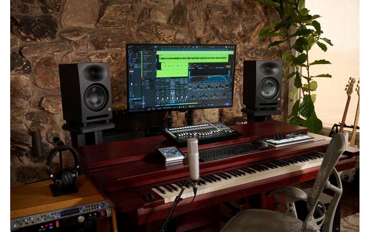Studiomonitor Eris Studio 8 Schwarz<br>Aktive 8-Zoll 2-Wege-Studiomonitore mit EBM Wave Guide