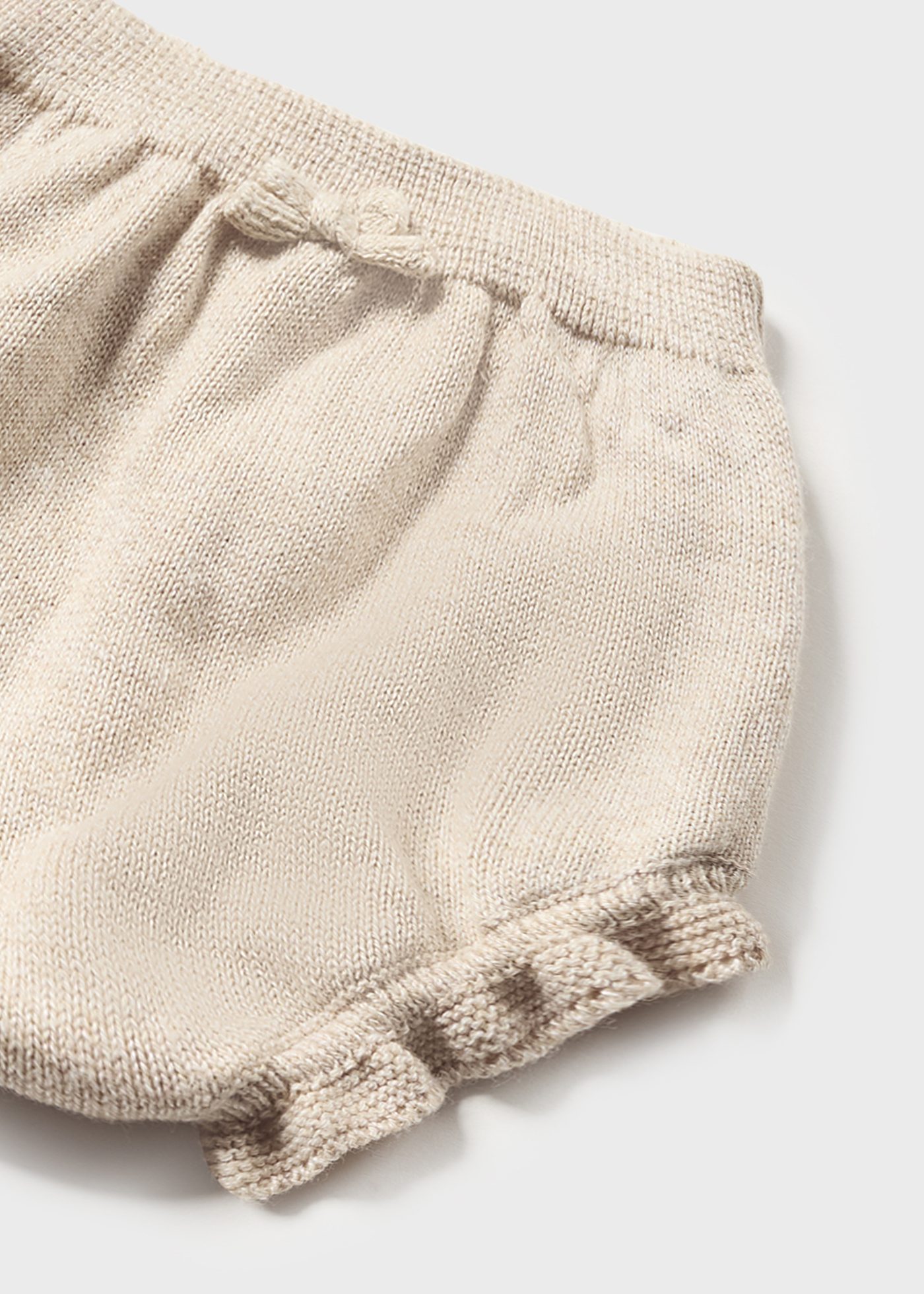 Conjunto de duas peças em malha de algodão sustentável para recém-nascidos.