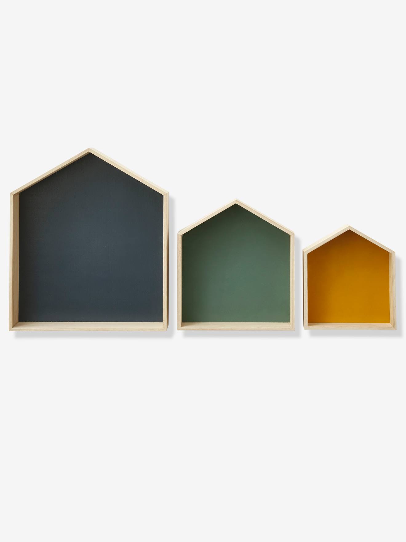 Conjunto de 3 prateleiras de madeira multicoloridas em formato de casa.