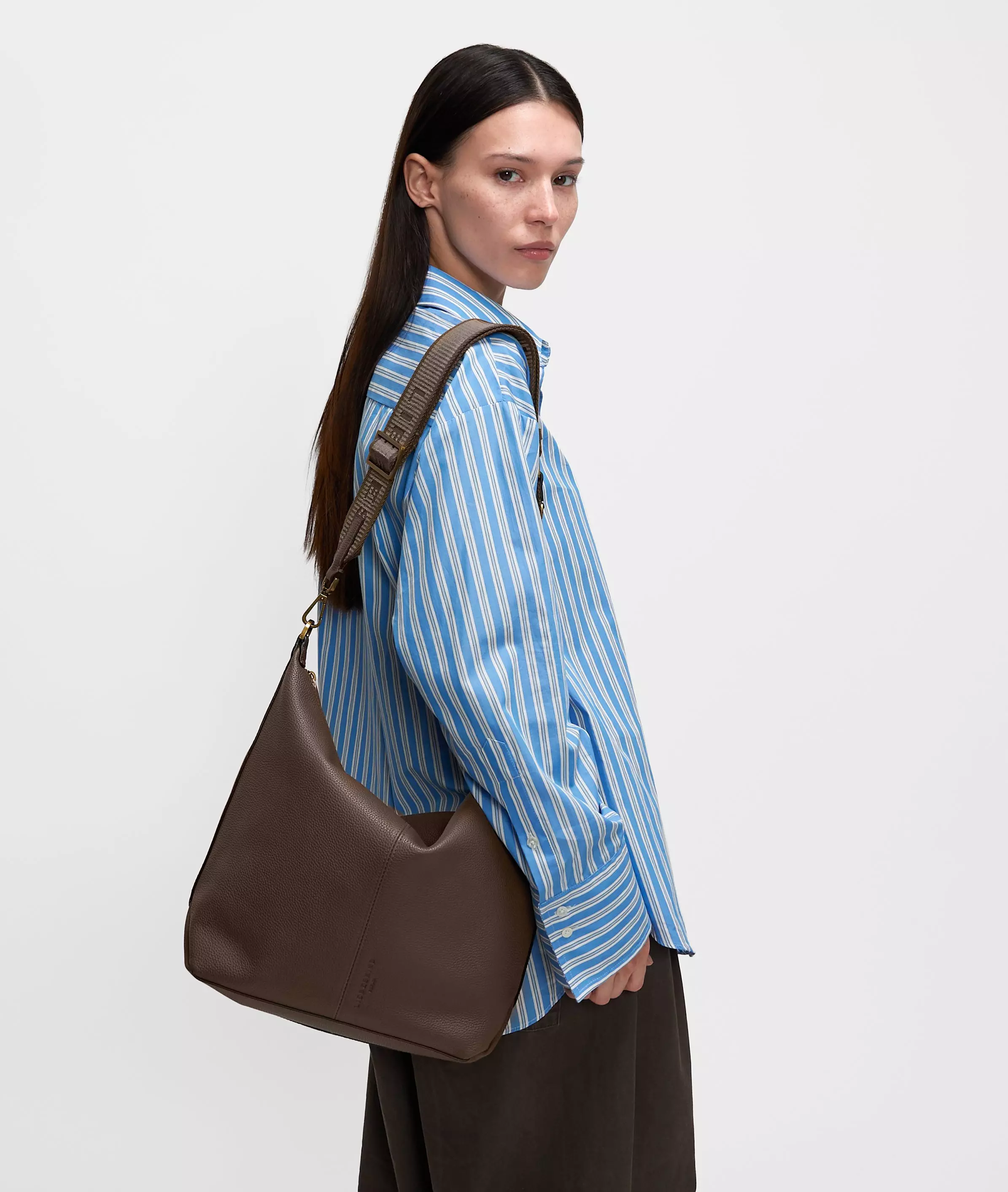 Paris Hobo M Spacious hobo bag made from high-quality sheepskin