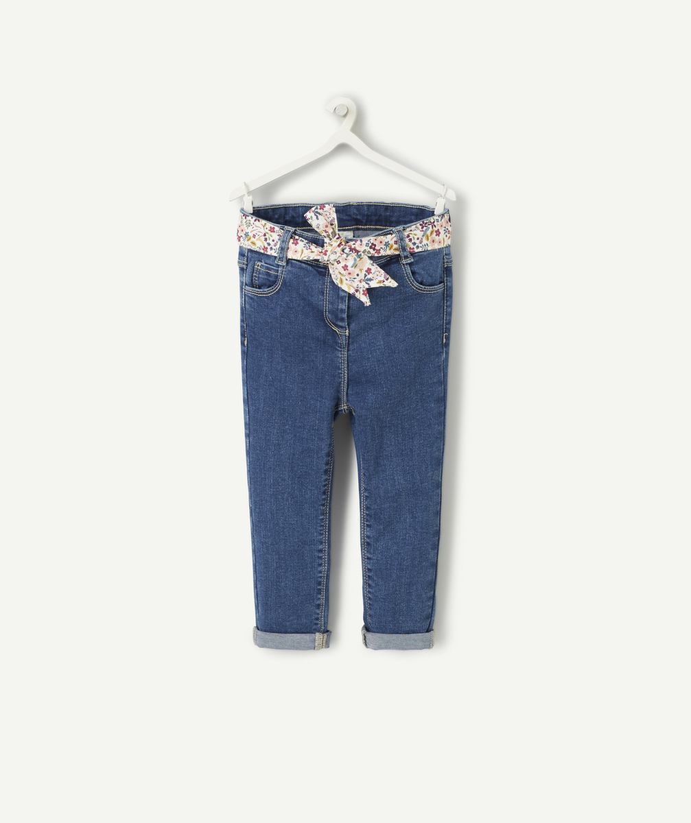 JEAN BÉBÉ FILLE EN DENIM LOW IMPACT ET CEINTURE FLEURIE