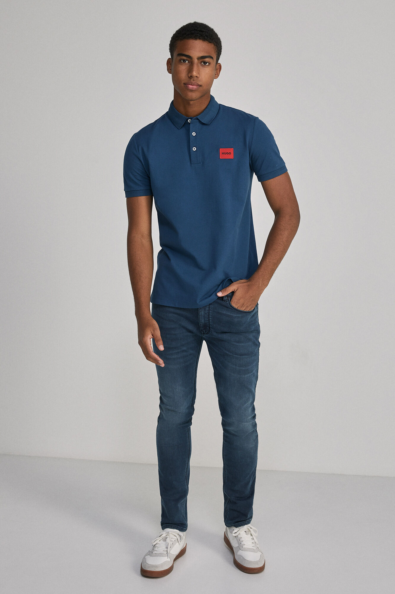 Calça jeans azul e preta - azul médio