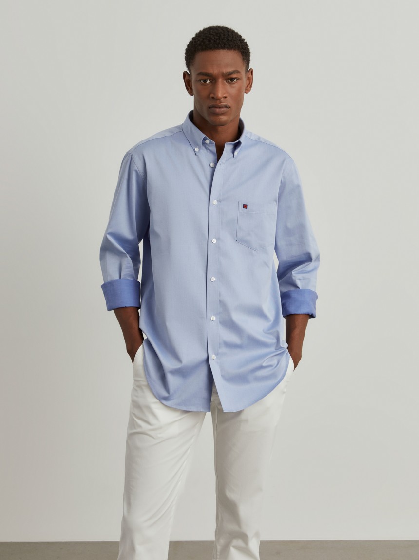 Camisa regular fit de algodão em cor lisa