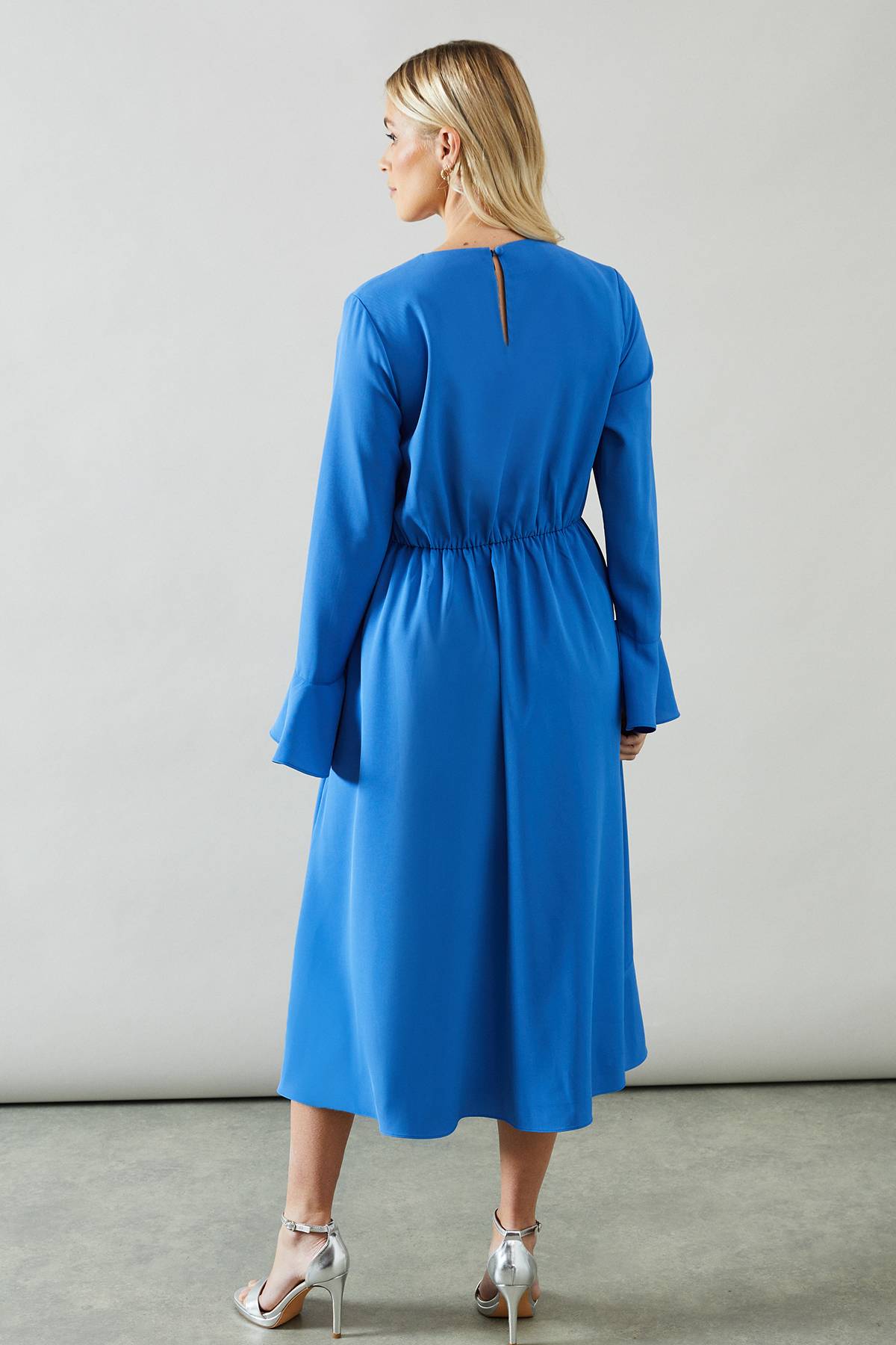 Wallis Robe Midi Ceinturée à Volants Devant Petite