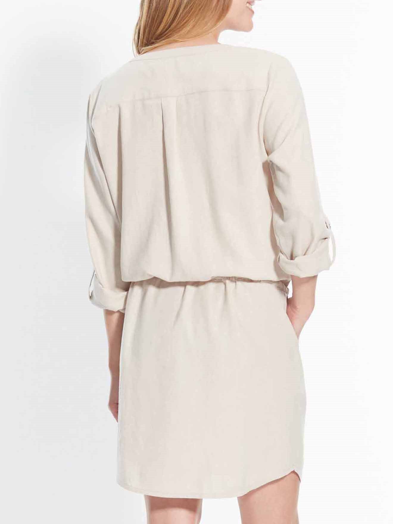 Robe boutonnée, poitrine standard