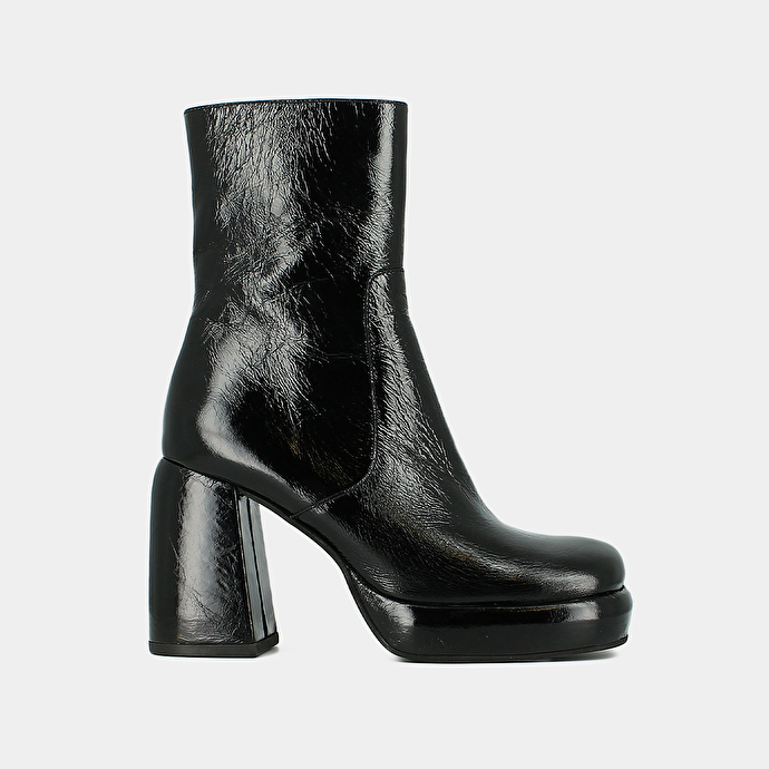Boots à plateformes et bouts carrés  en cuir brillant noir