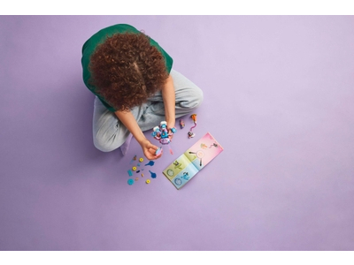 LEGO Izzie en Bunchurro het gamende konijn (71490)