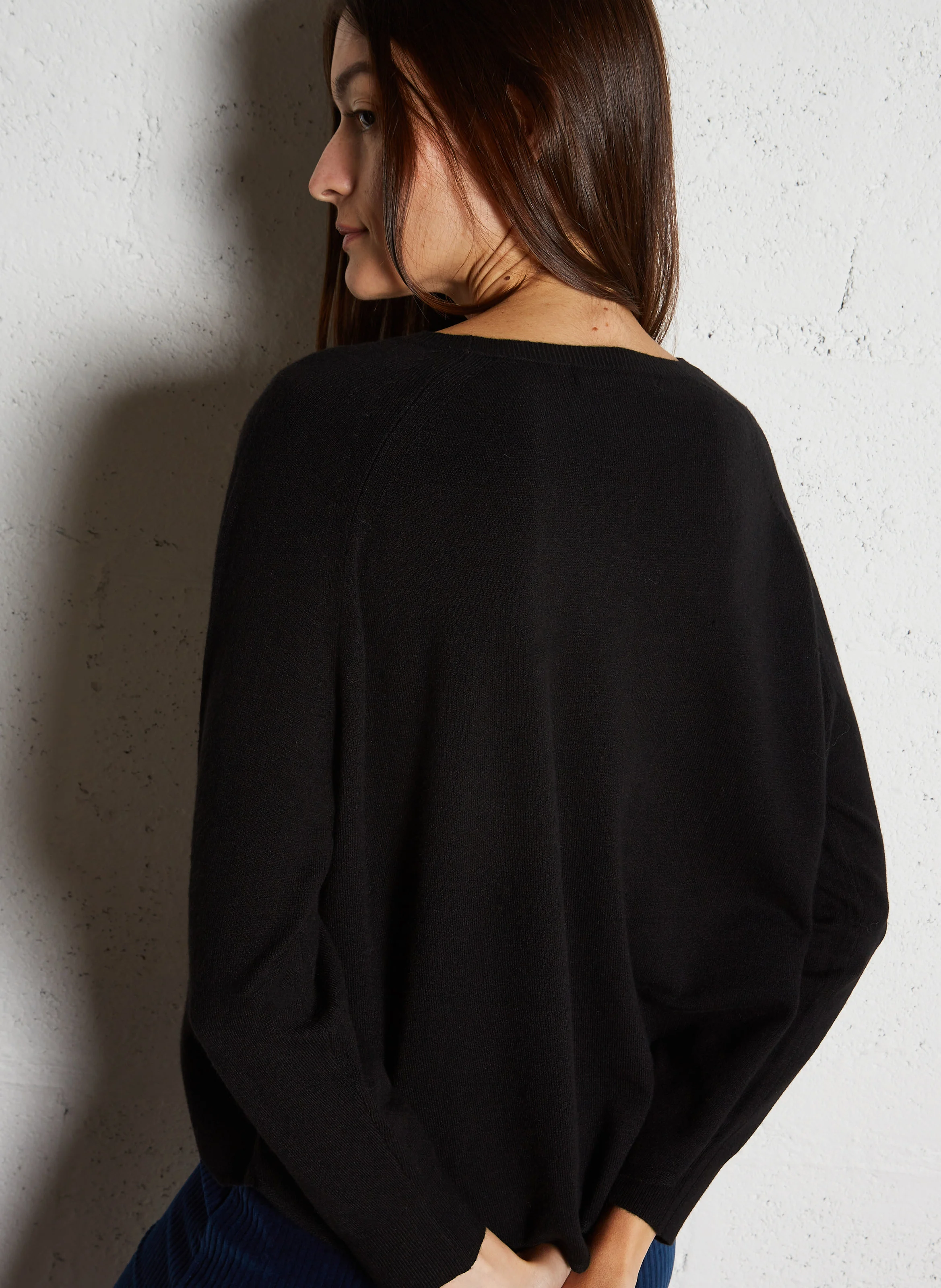 Pull cape ample à poche | Noir