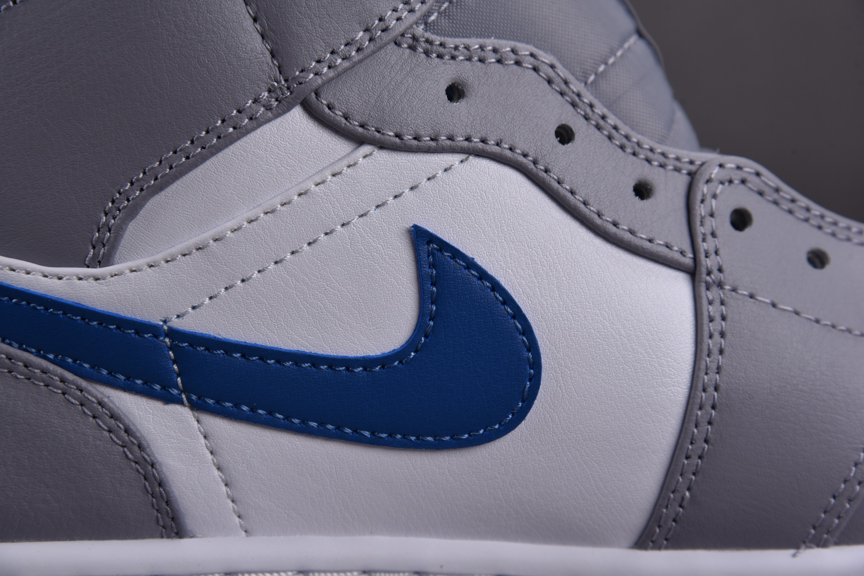 Jordan 1 Mid True Blue