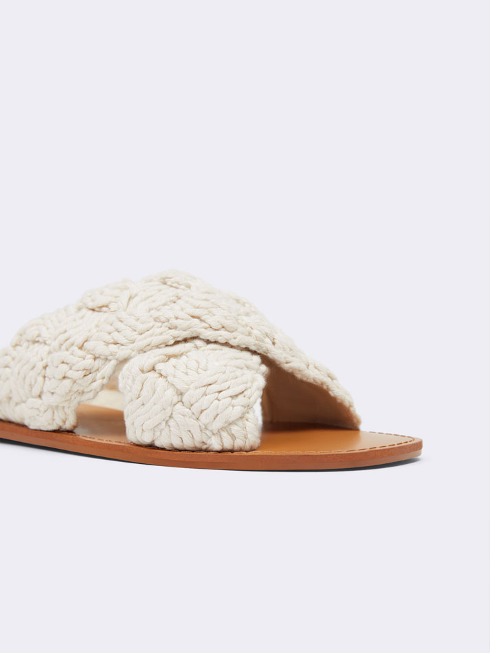 Sandália trançada com tiras cruzadas - Branco-creme