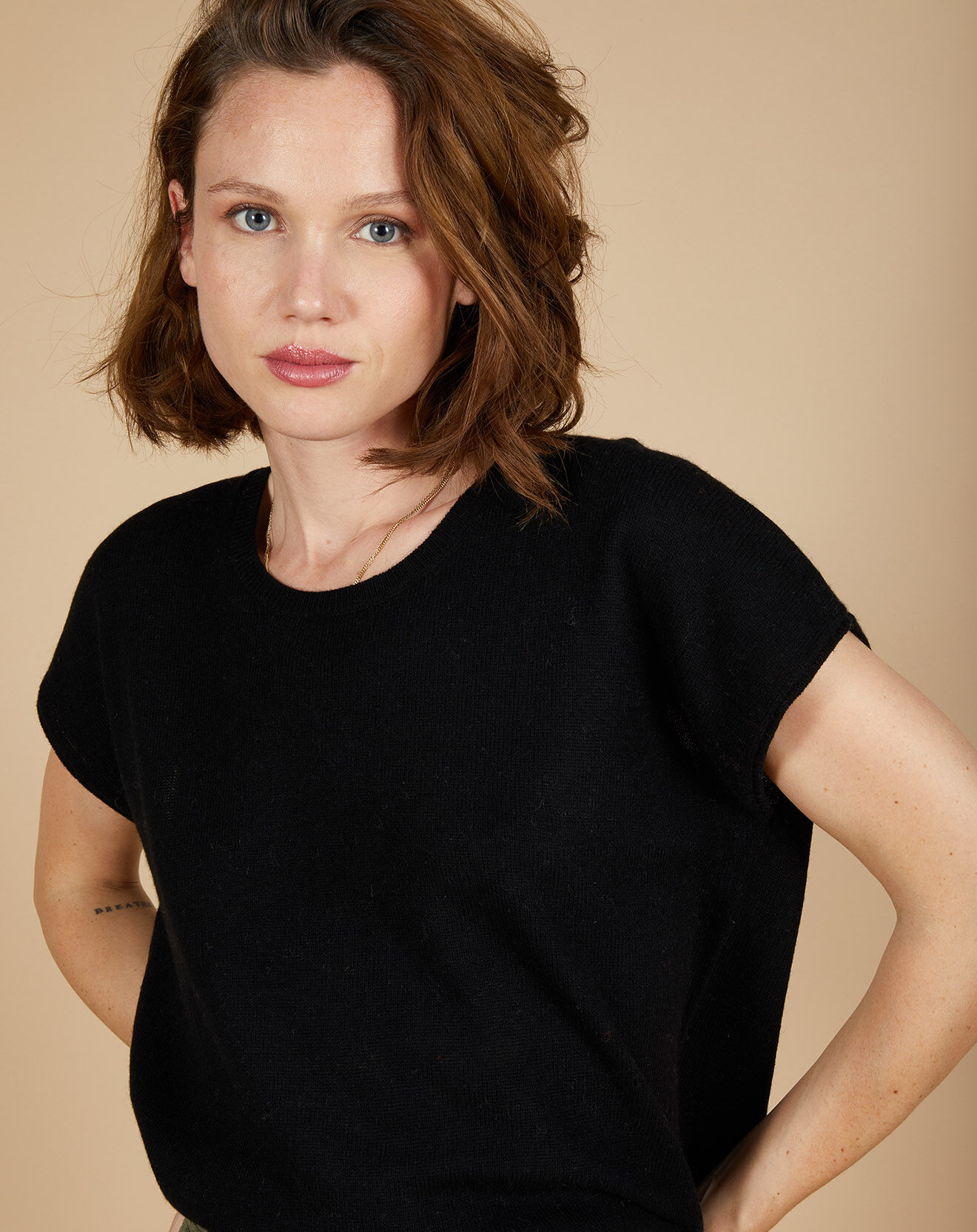 Cashmere Tribu Pull 100% Cachemire Laurène manches courtes noir