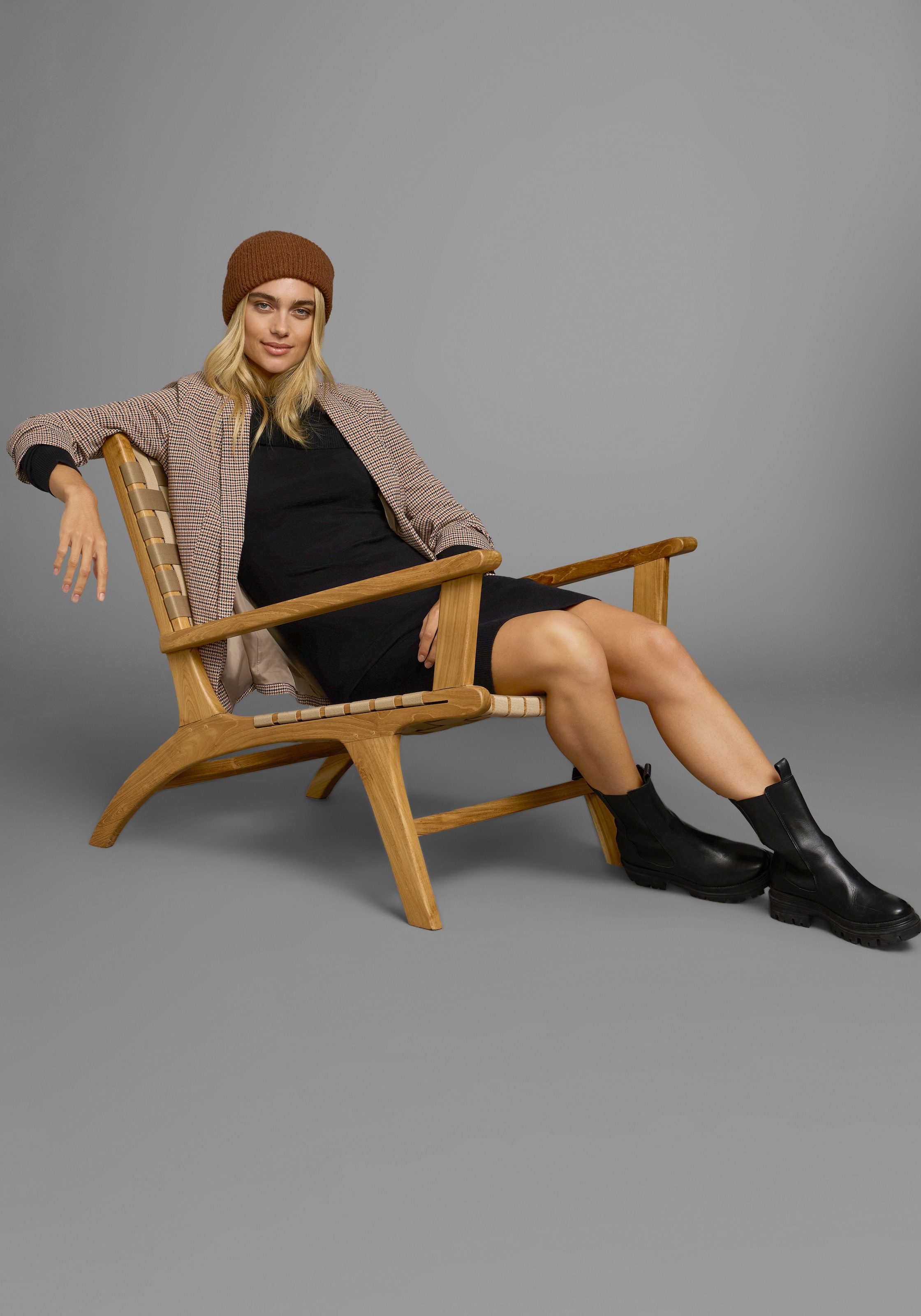 Laura Scott Strickkleid mit femininem Carmen-Ausschnitt