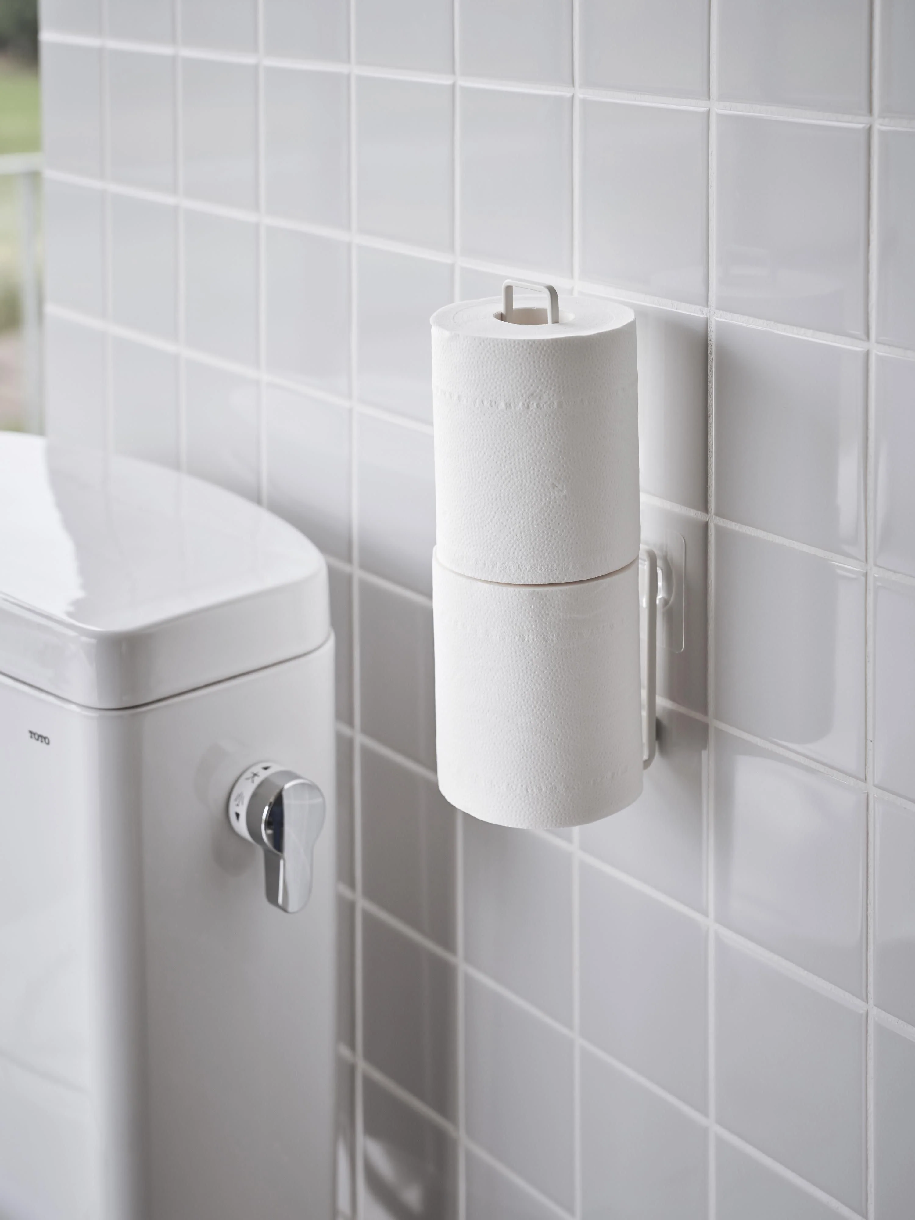 Wandtoiletrolhouder Tower met zelfklevende haken