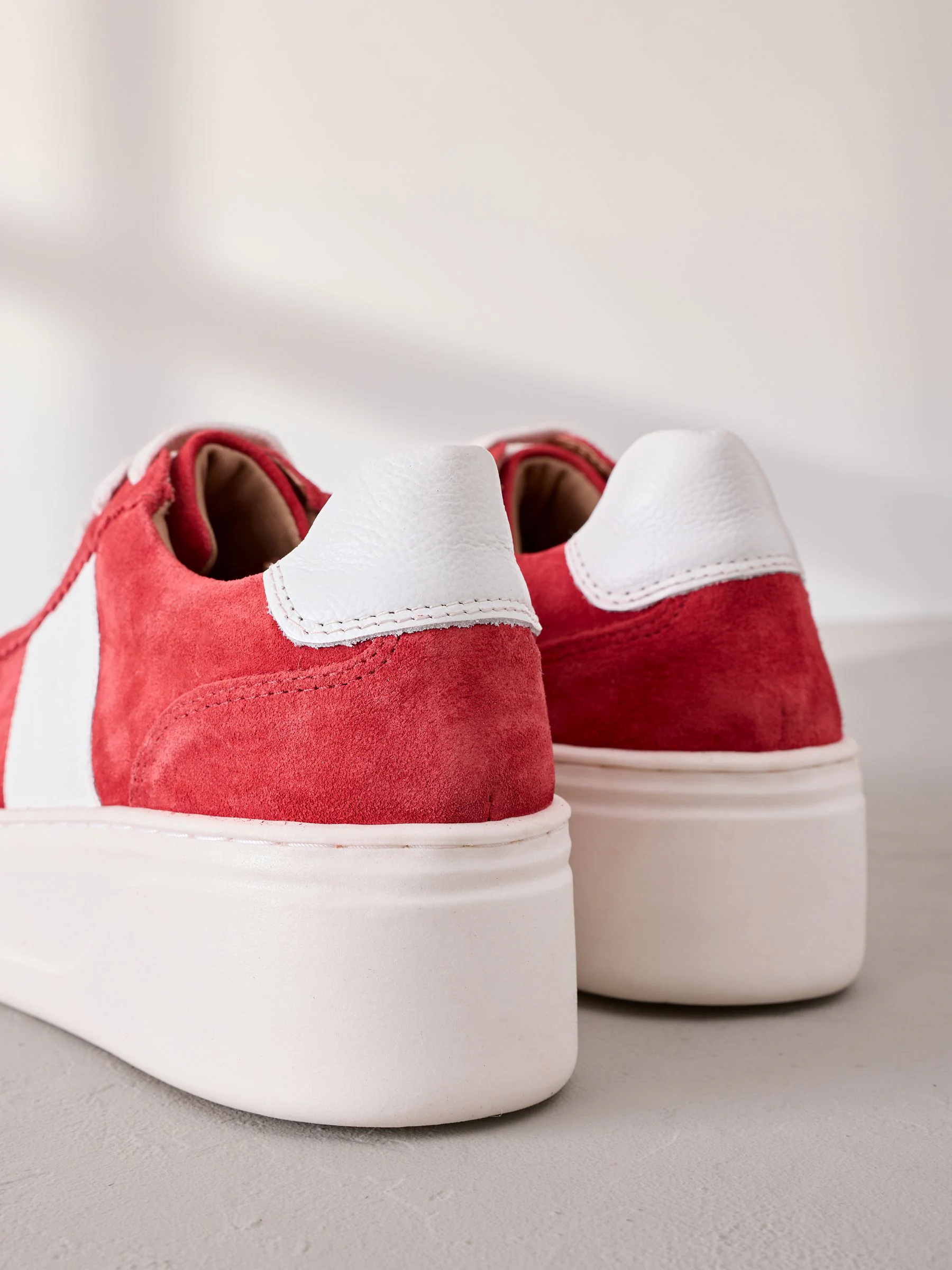 Rood - Signature premium leren sneakers met veters en grove sleehak