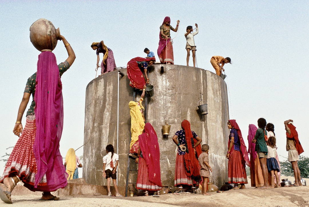 collecting water, Rajasthan by Christopher Pillitz - Limited Edition. Edition of: 100. Signed.