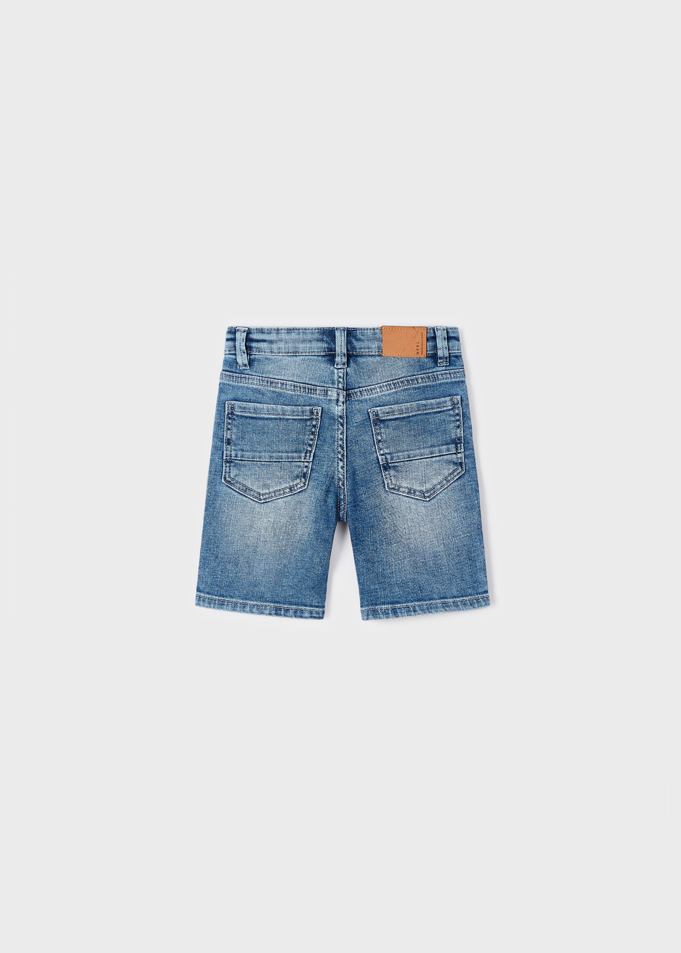 Bermuda jeans feita com algodão sustentável para meninos