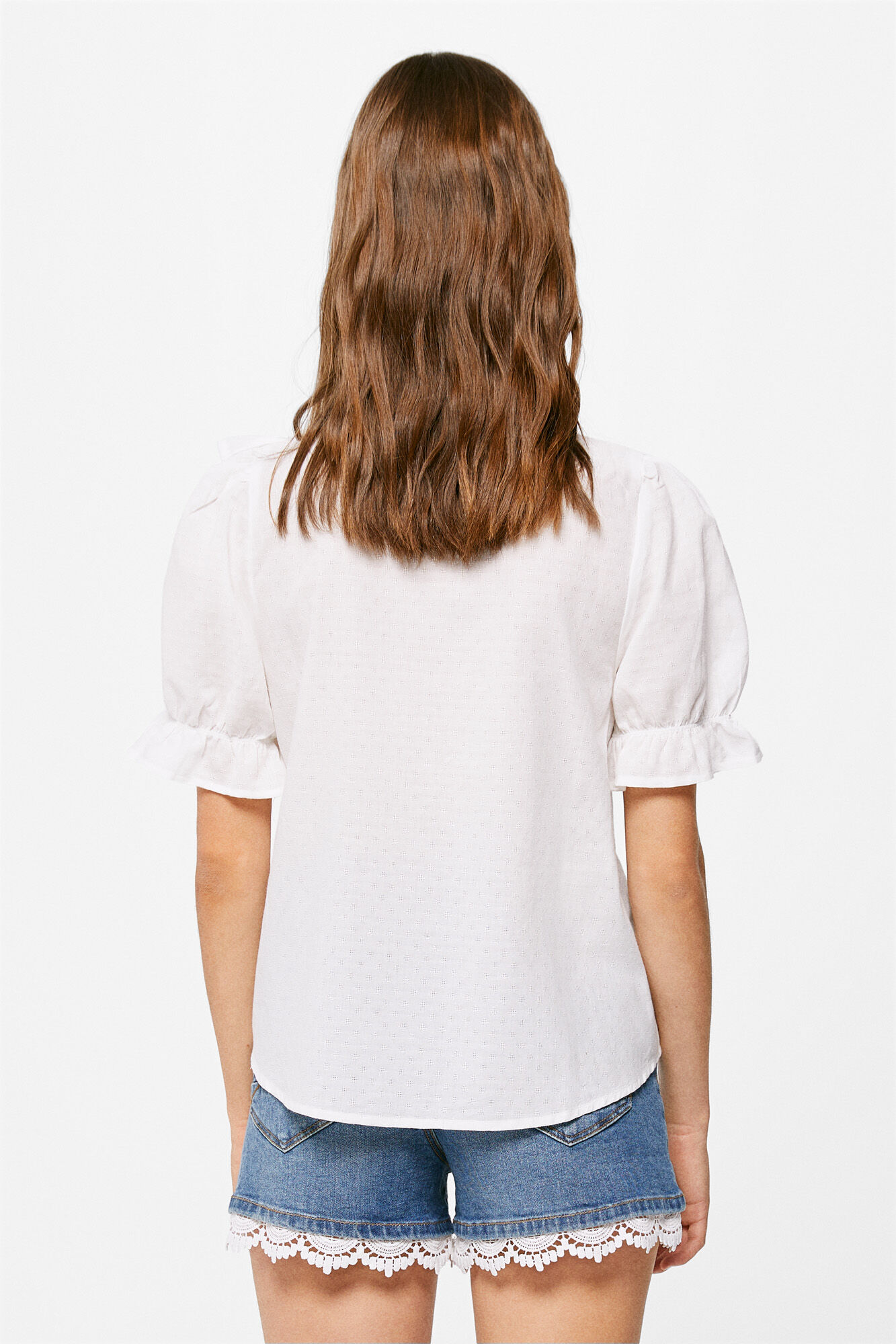 Blusa com decote em V e babados em renda - Amarela