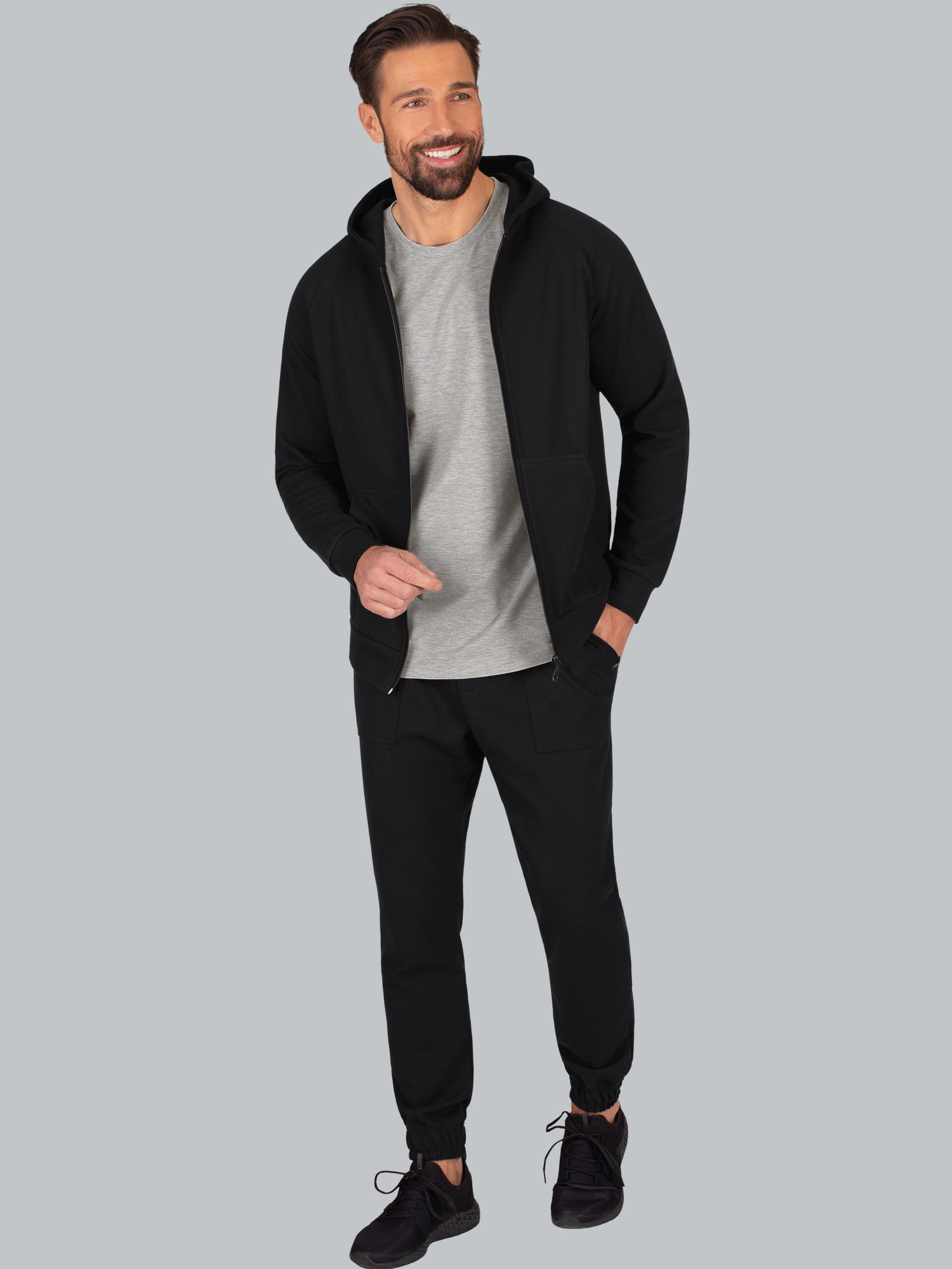 Bequemer Freizeitanzug mit Kapuzenshirt Schwarz