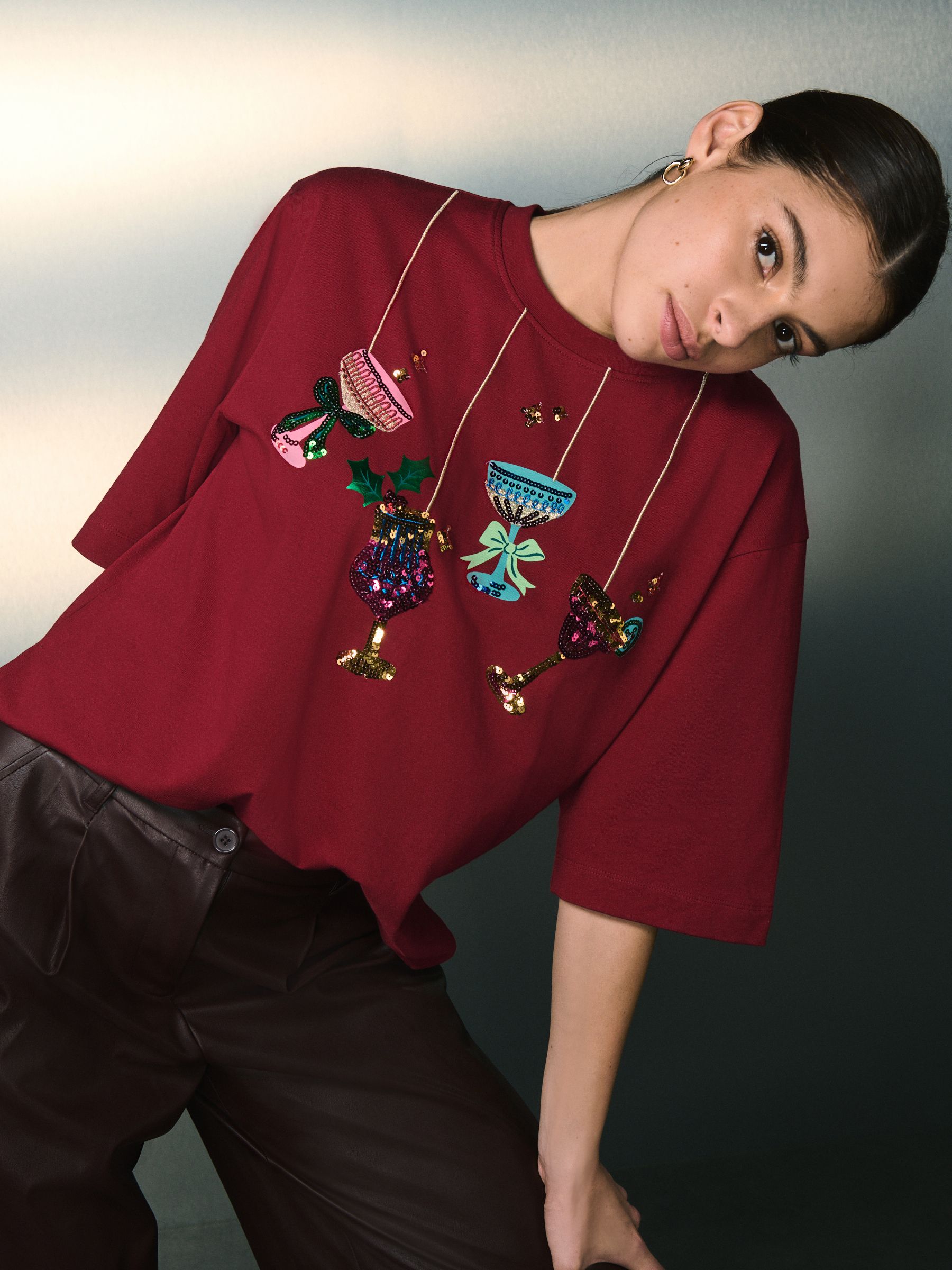 Bordeauxrood - Chrismas Bauble Graphic T-shirt met korte mouwen en lovertjes