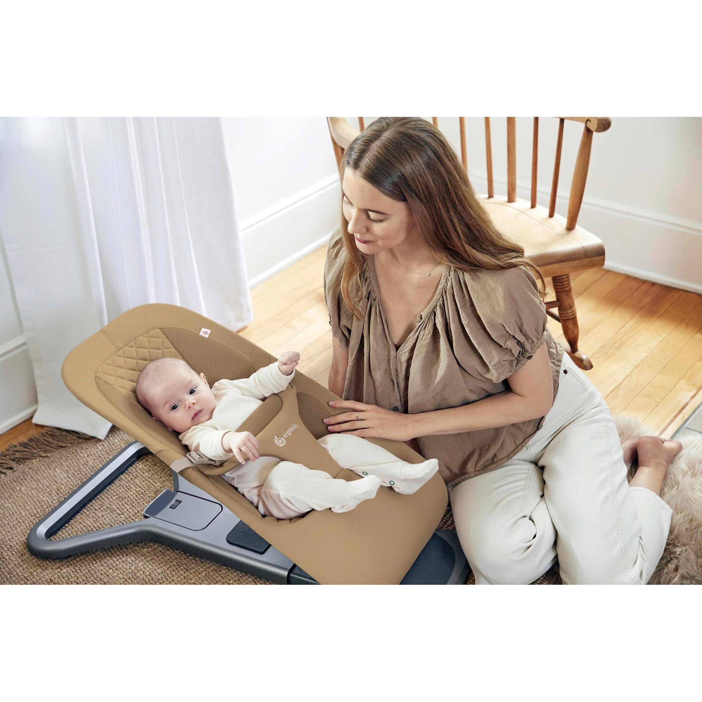 Ergobaby® Babywippe Bouncer Evolve 3-in1 Camel