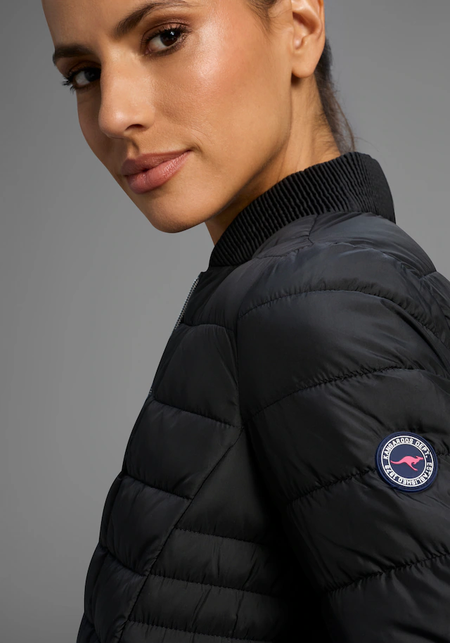 KangaROOS Steppjacke figurbetonter Schnitt,  hüftlange Passform