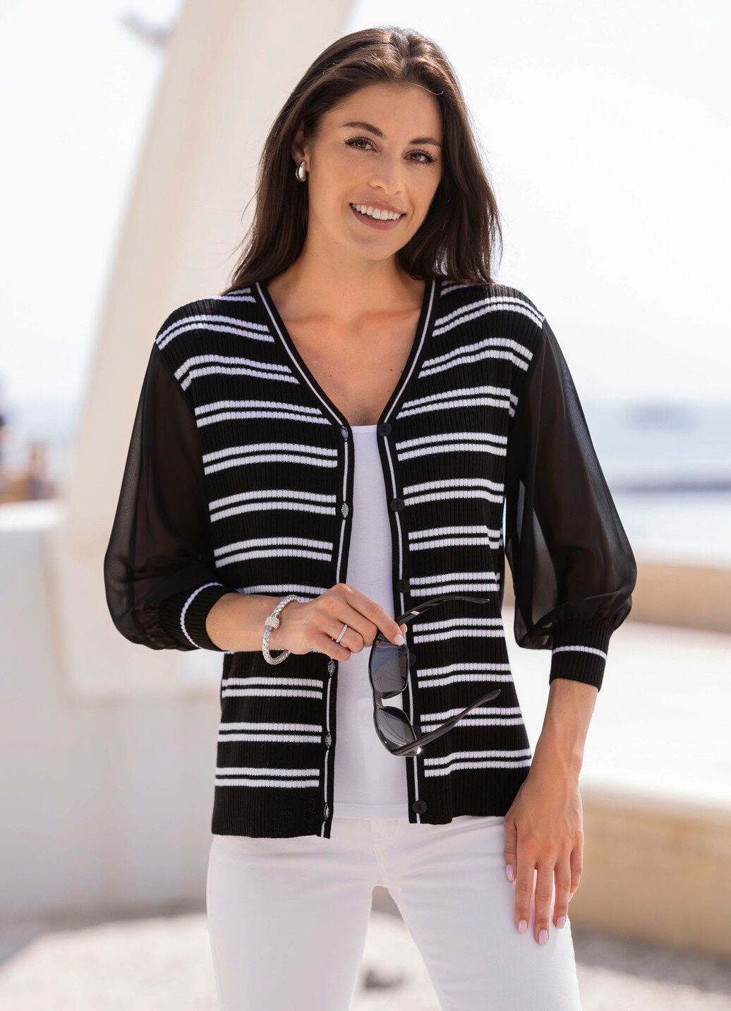 Strickjacke mit feinen Chiffonärmeln