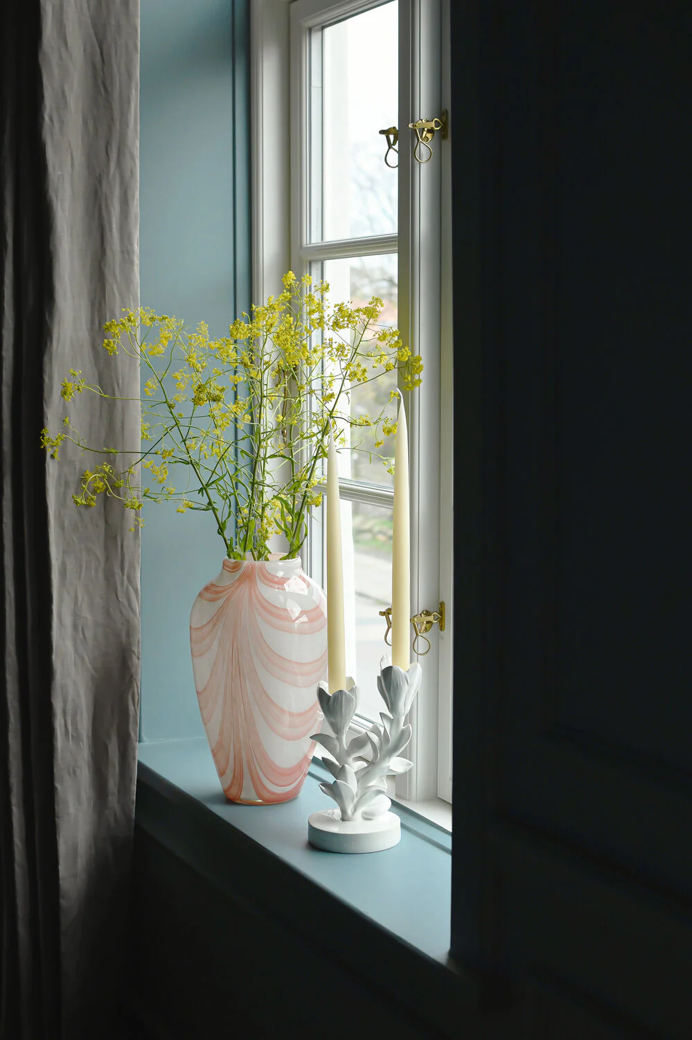 Bahne Interior  Vase med brede swirl striber, koral - H35 cm.