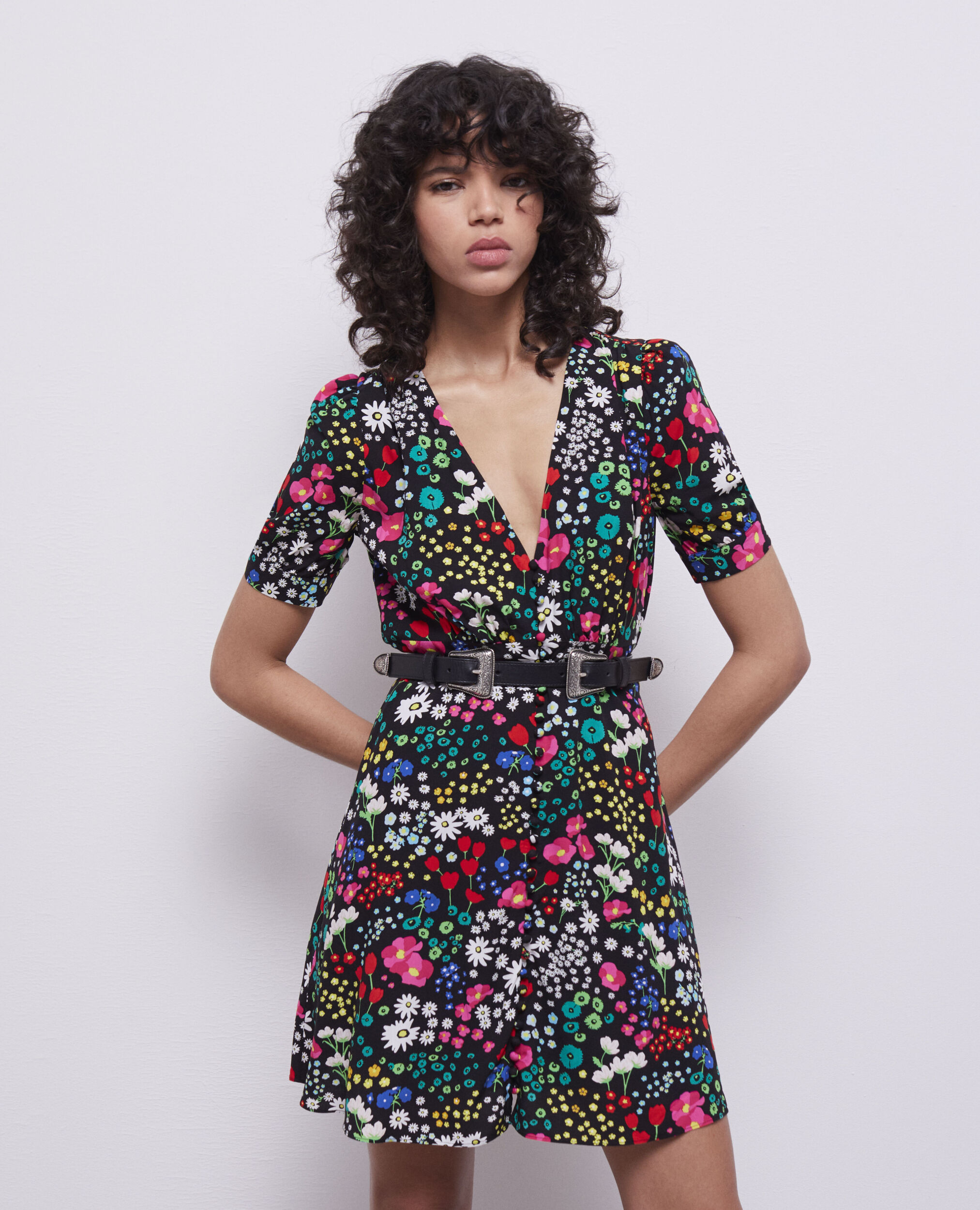Robe courte imprimée avec boutonnage