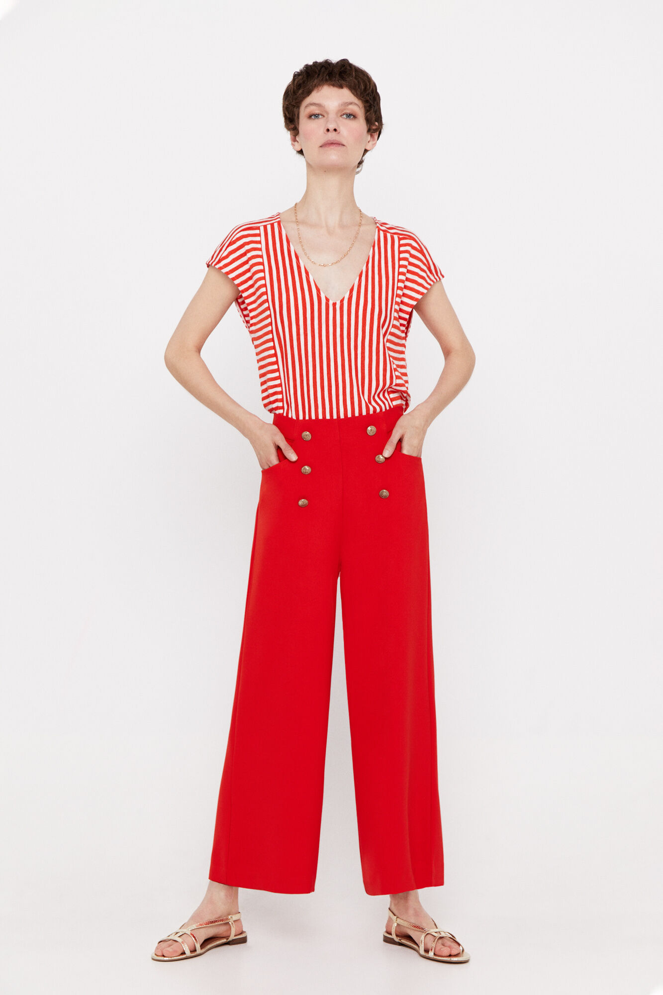 Calça cropped com botões frontais - Vermelha