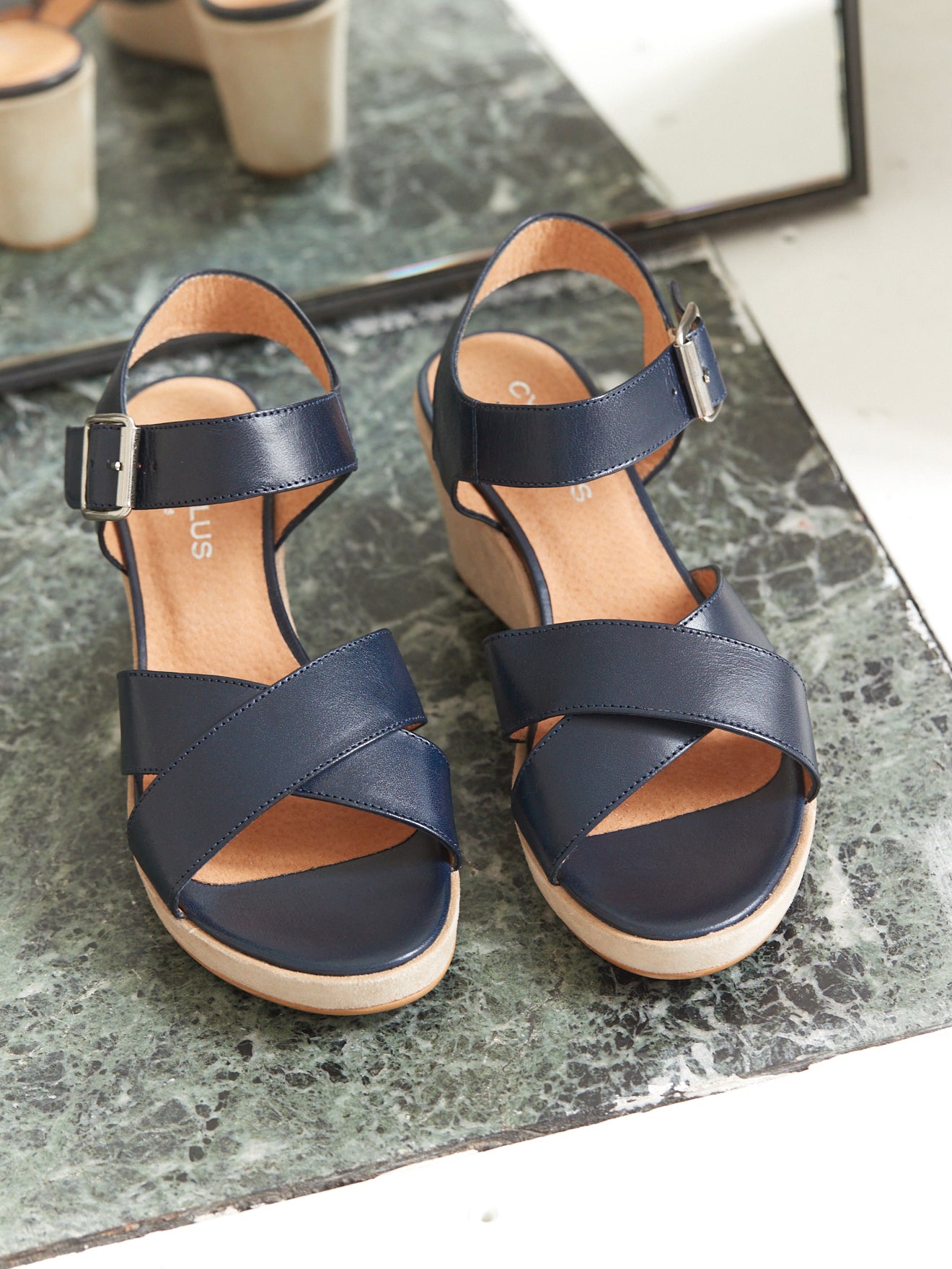 Sandales compensées en cuir femme