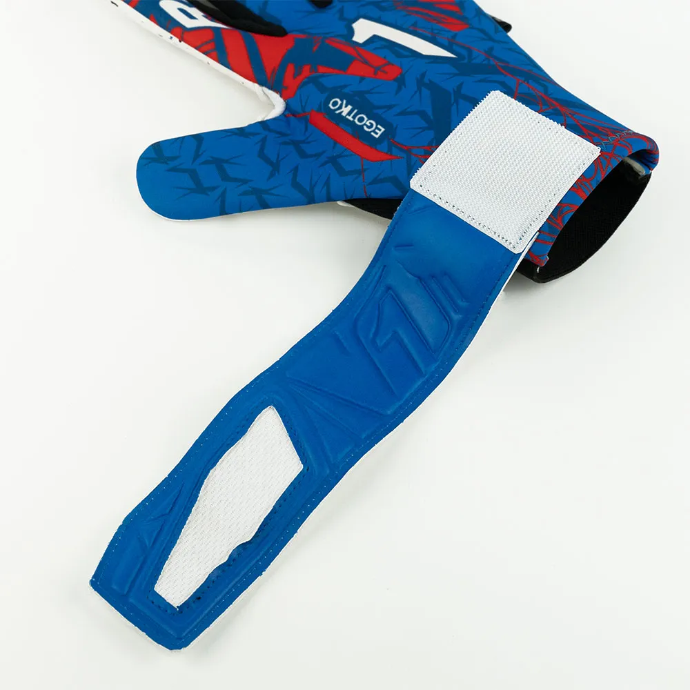 Rinat Egotiko como luvas de goleiro