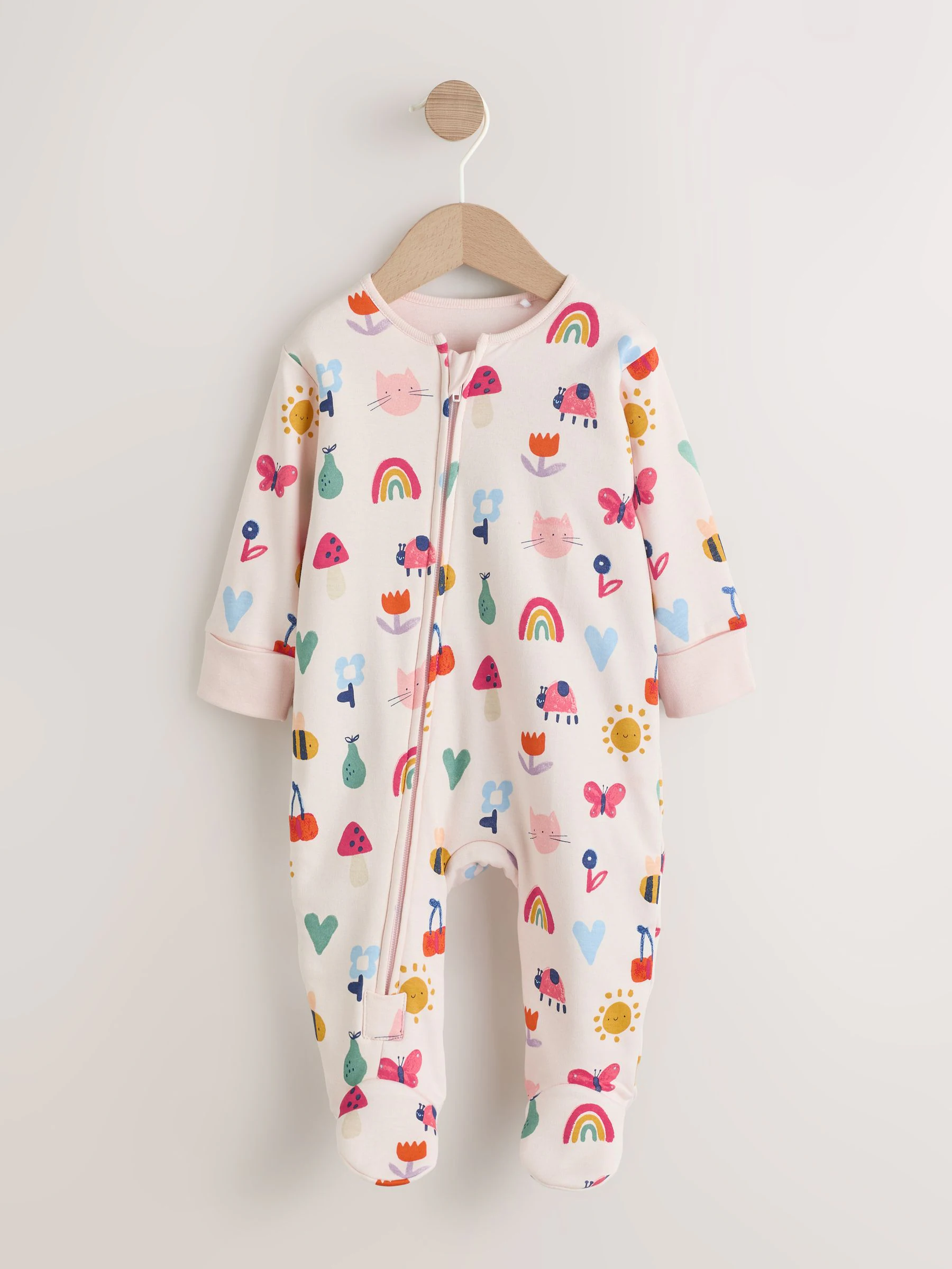 Felgekleurd met figuurtjes - 2.5 TOG gewatteerde babypyjama