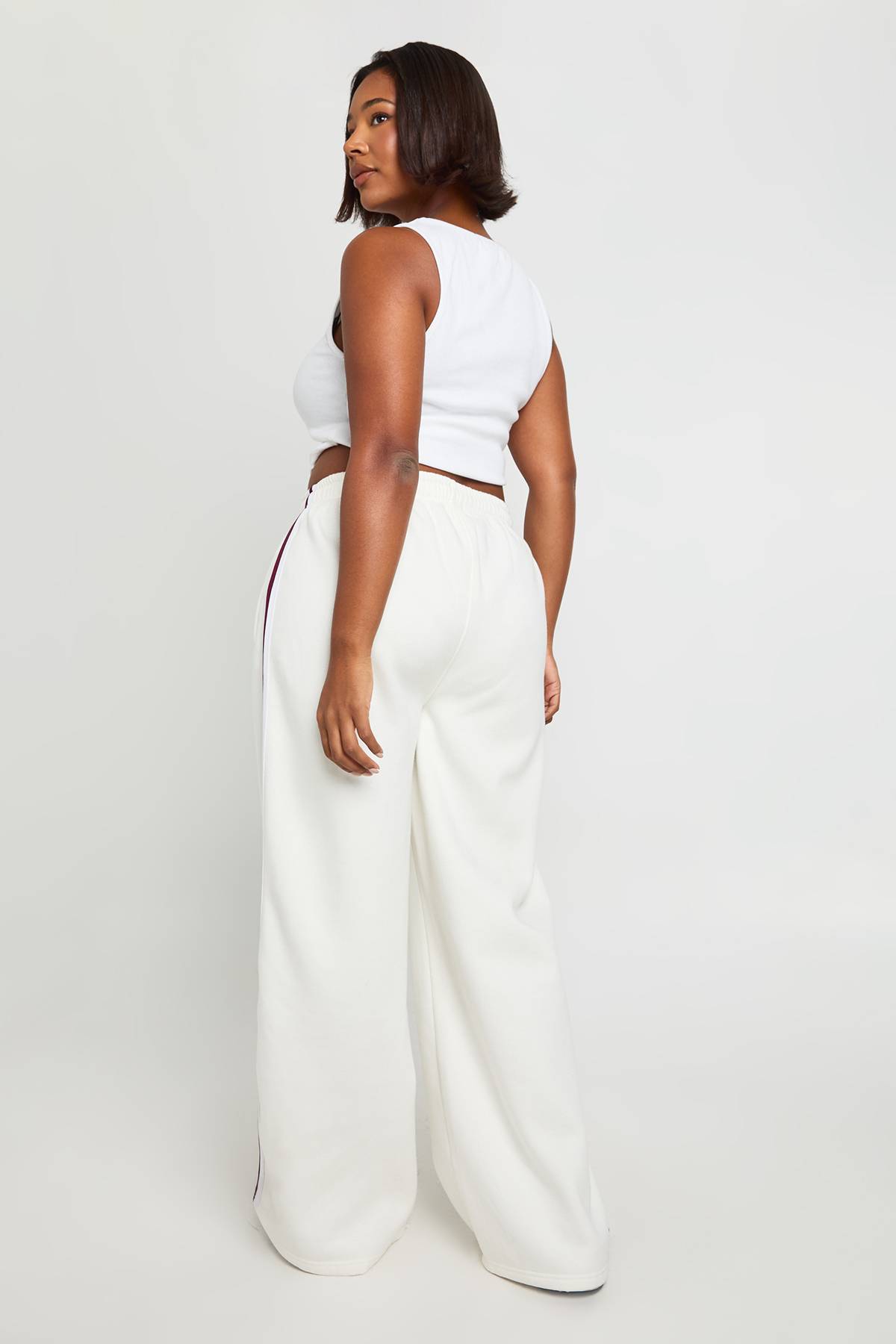 boohoo Joggers grande taille à jambes larges avec bande latérale