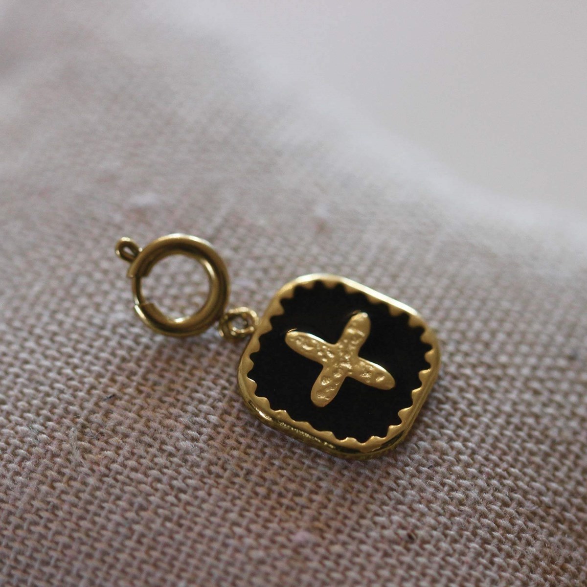 Charm Médaille Croix acier doré or