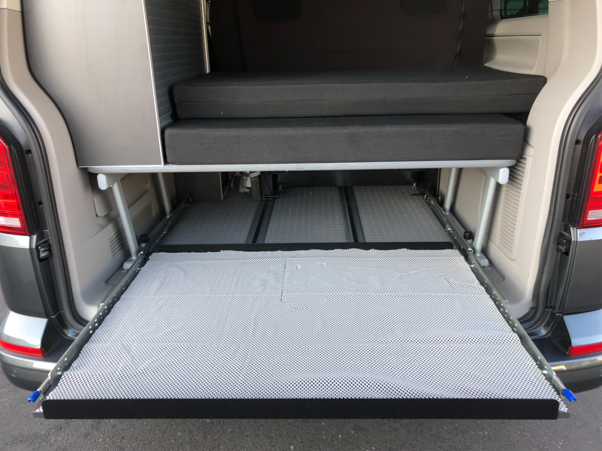 BusBoxx heckBOXX flex VW T5 / T6 / T6.1 Heckauszugs-Modul geteilt Tiefe 800 mm