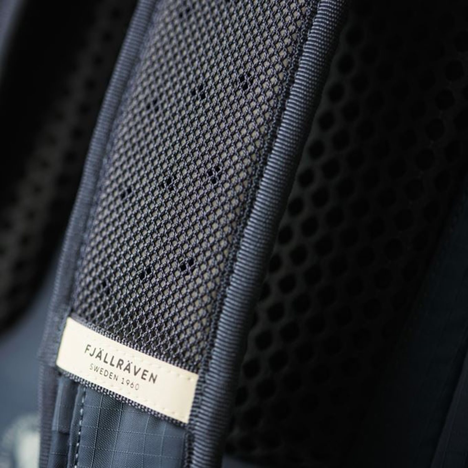 Fjallraven Abisko Hike 35 S/M iron grey