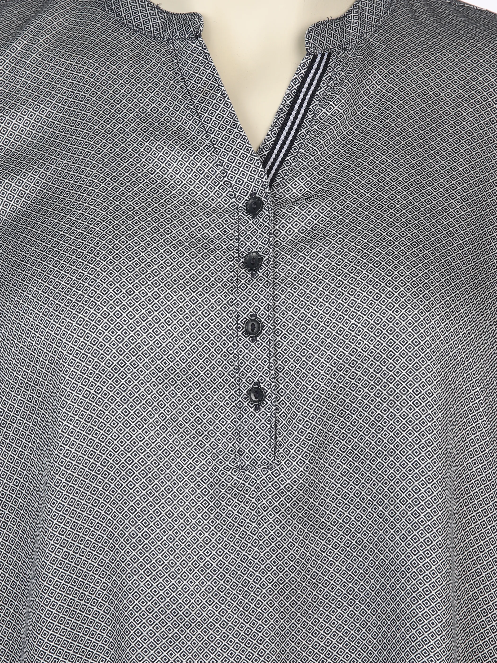 Große Größen Bluse im Minimalprint