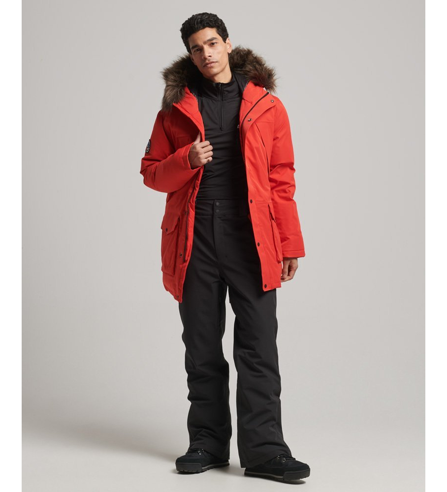 Casaco parka de penas vermelhas Superdry Everest para neve.