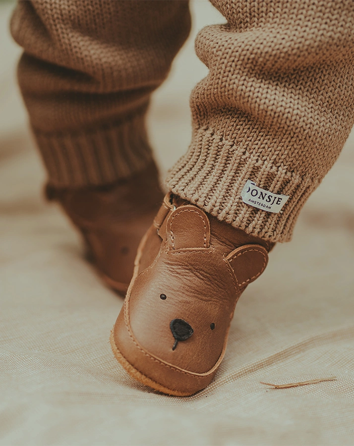 Krabbelschuhe MORRIS - BEAR in cognac