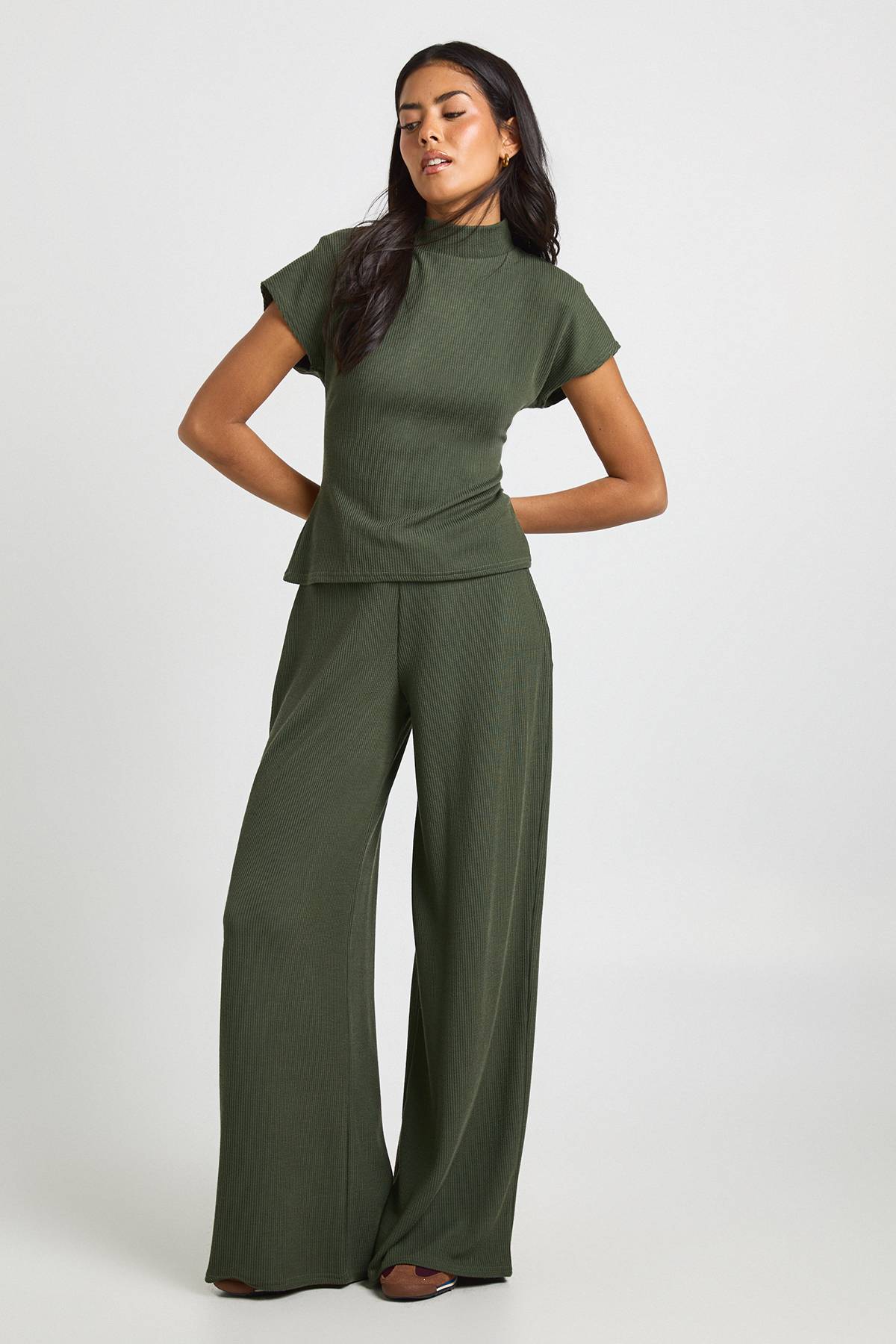 boohoo Ensemble Coordonné Pantalon et Haut Col Montant Manches Courtes Tissu Froissé