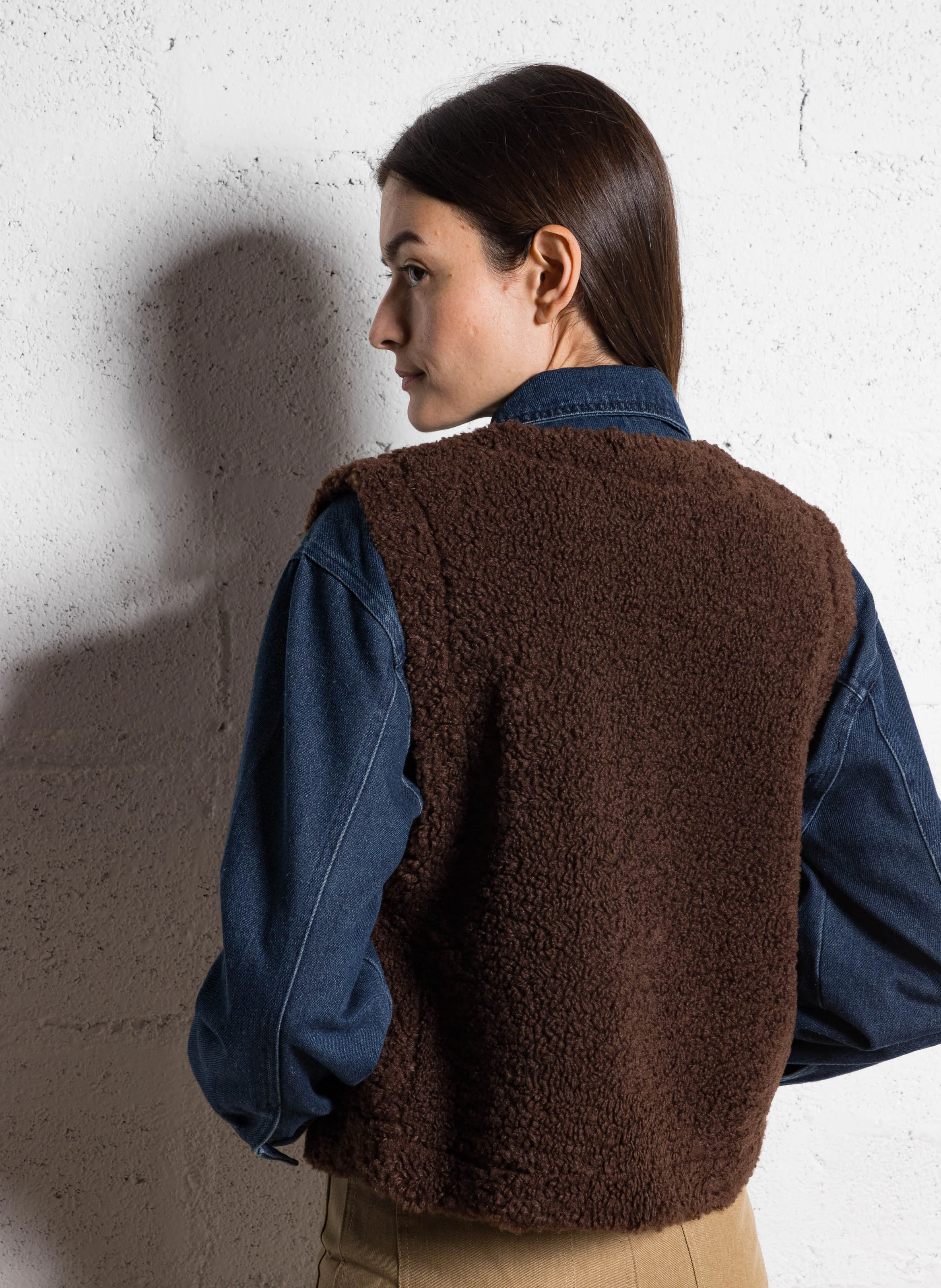 Veste courte droite à col V | Marron